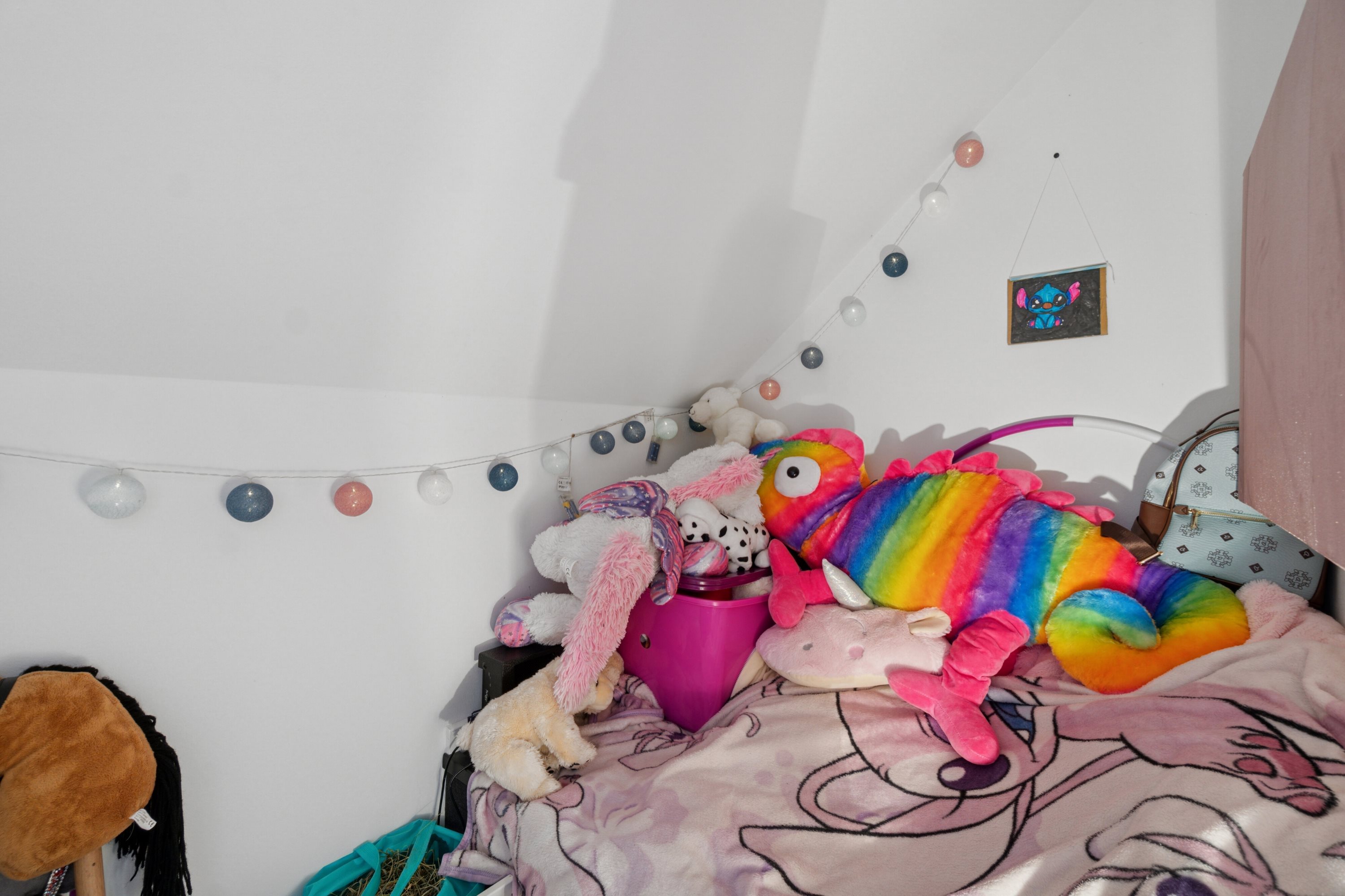 Fremhævet børneværelse billede i fuldskærmstilstand. Billede af Svanekevej 1B, 3700 Rønne