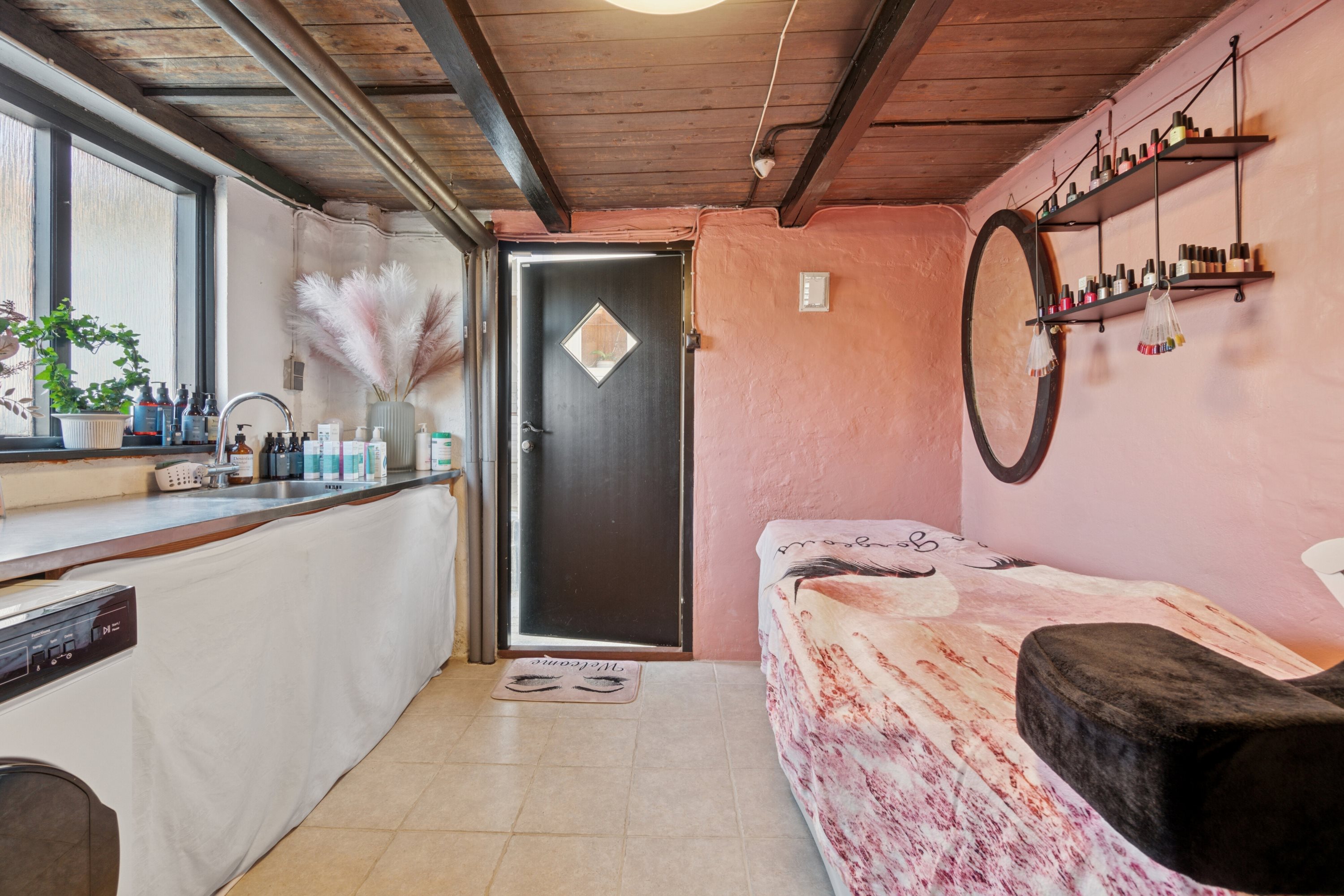 Fremhævet indendørs billede i fuldskærmstilstand. Billede af Svanekevej 1B, 3700 Rønne