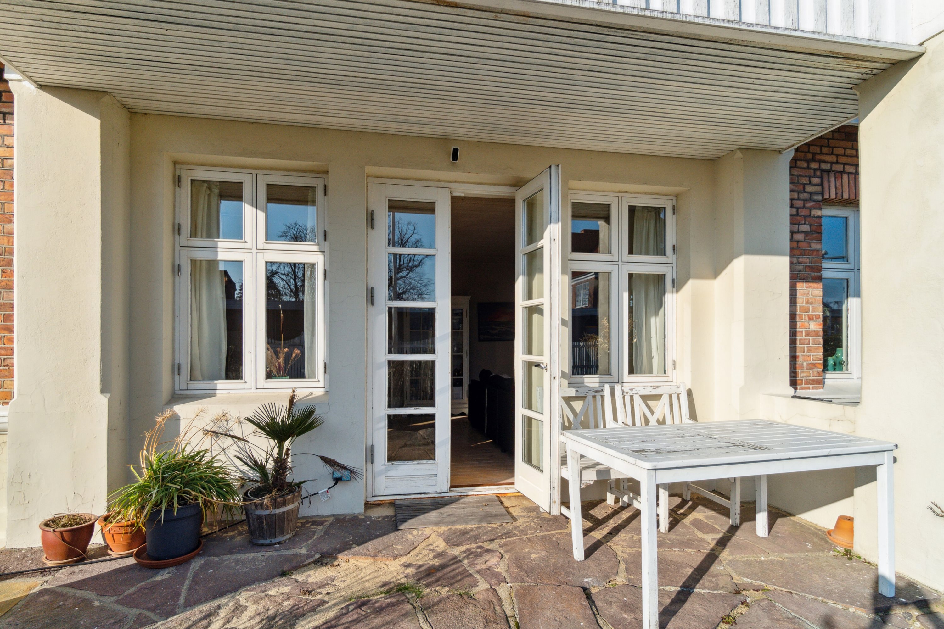 Fremhævet udendørs billede i fuldskærmstilstand. Billede af Svanekevej 1B, 3700 Rønne