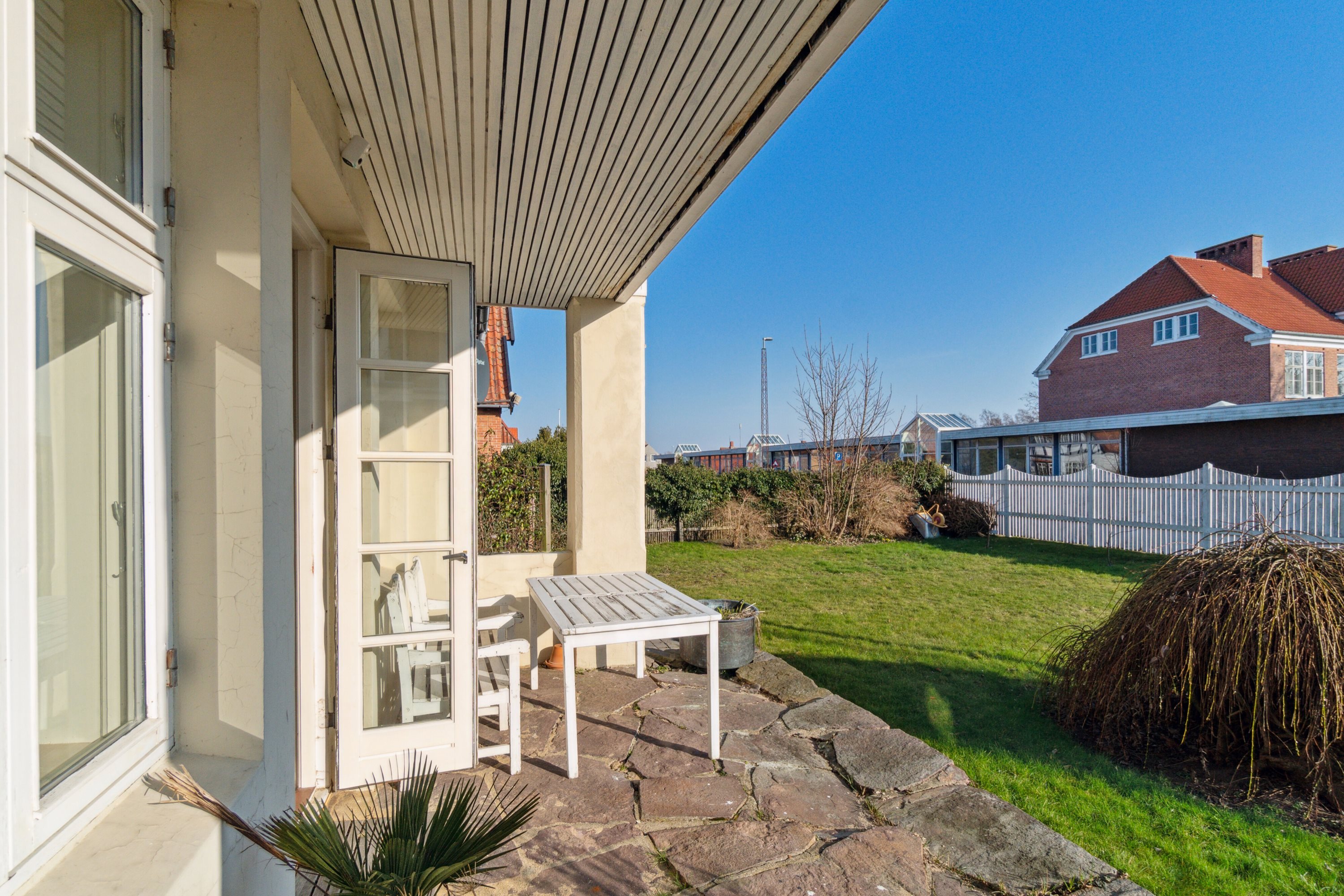 Fremhævet overdækket terrasse billede i fuldskærmstilstand. Billede af Svanekevej 1B, 3700 Rønne