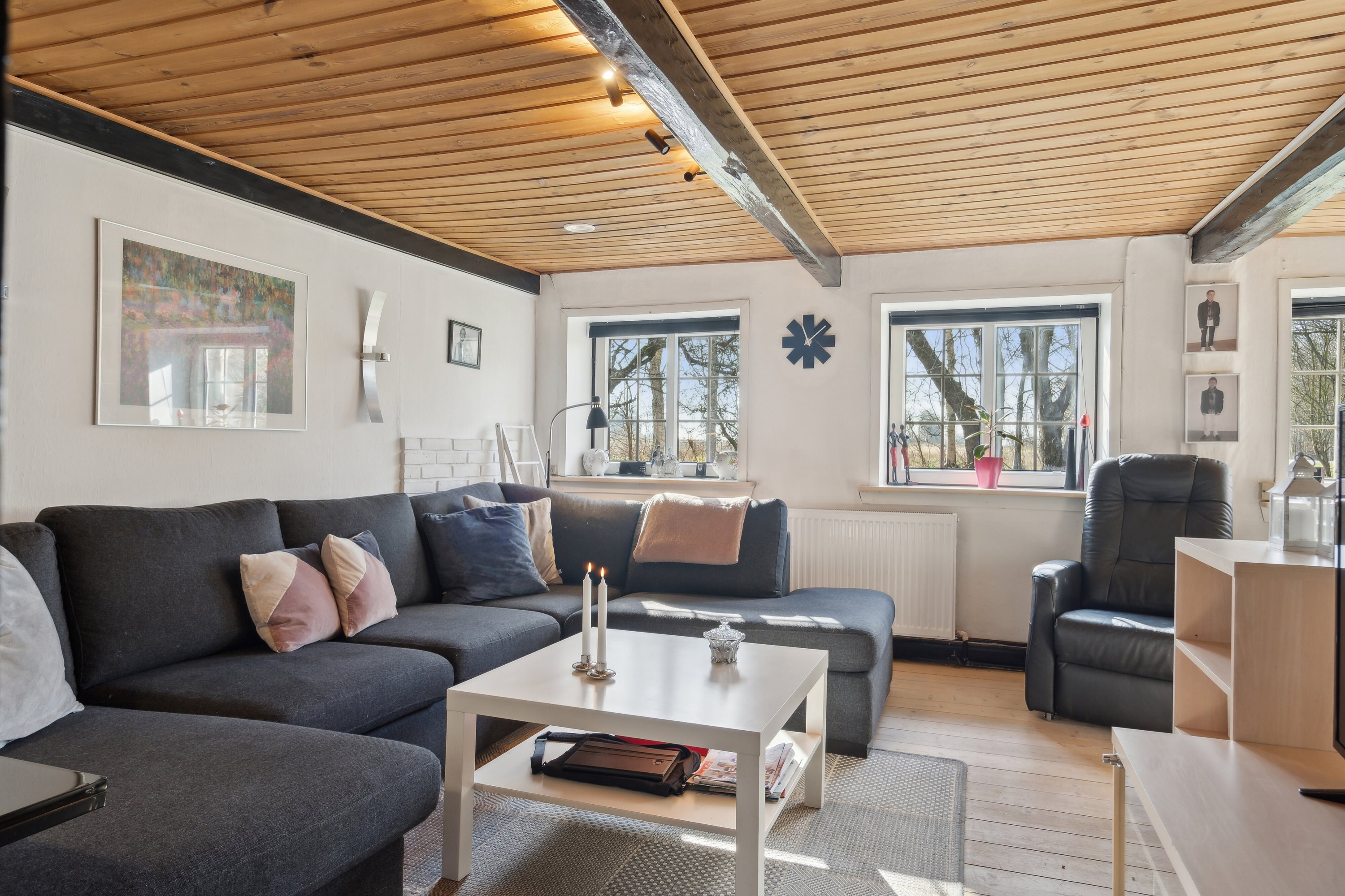 Fremhævet stue billede i fuldskærmstilstand. Billede af Tornum Skovvej 1, 6660 Lintrup