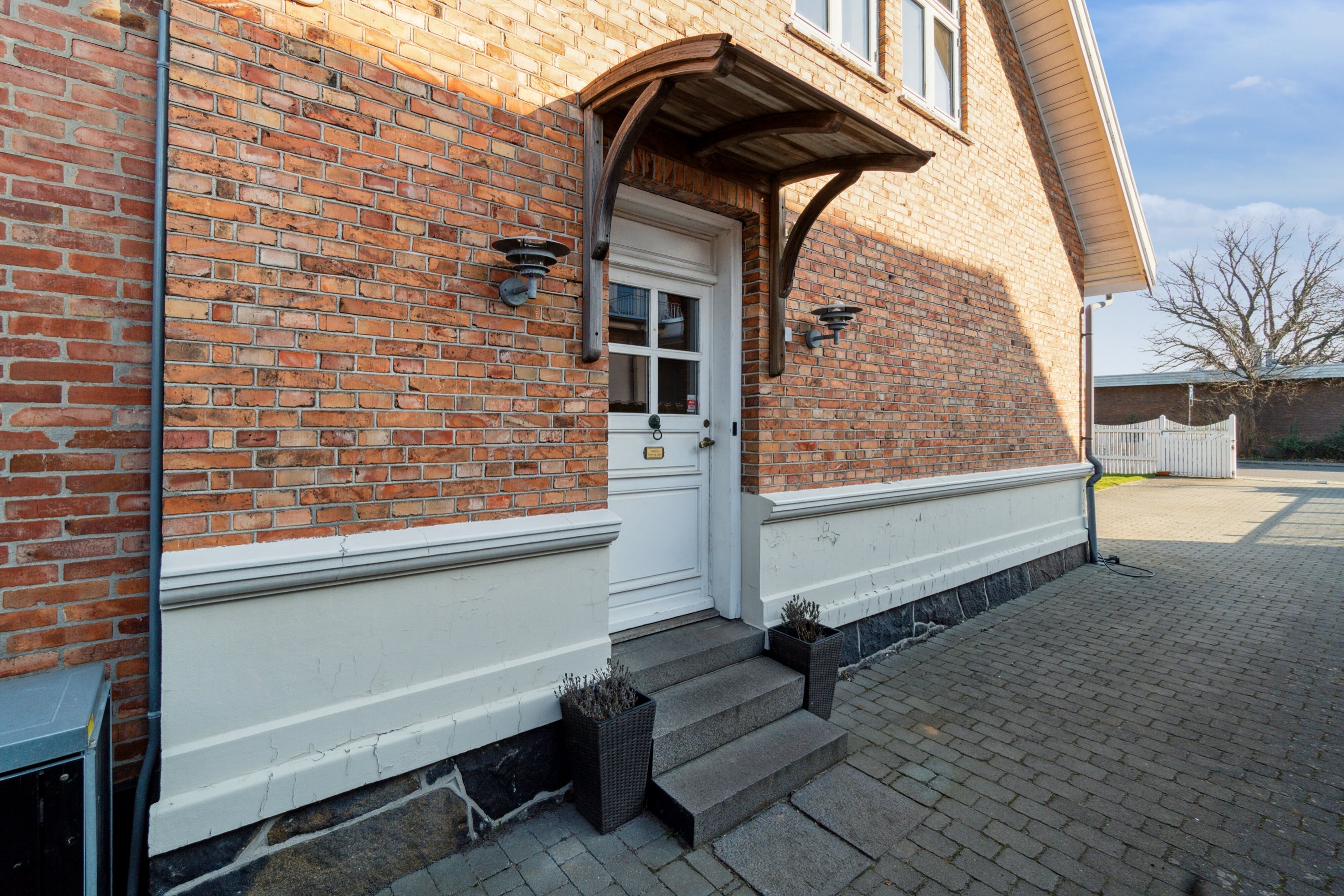 Fremhævet udendørs billede i fuldskærmstilstand. Billede af Svanekevej 1B, 3700 Rønne