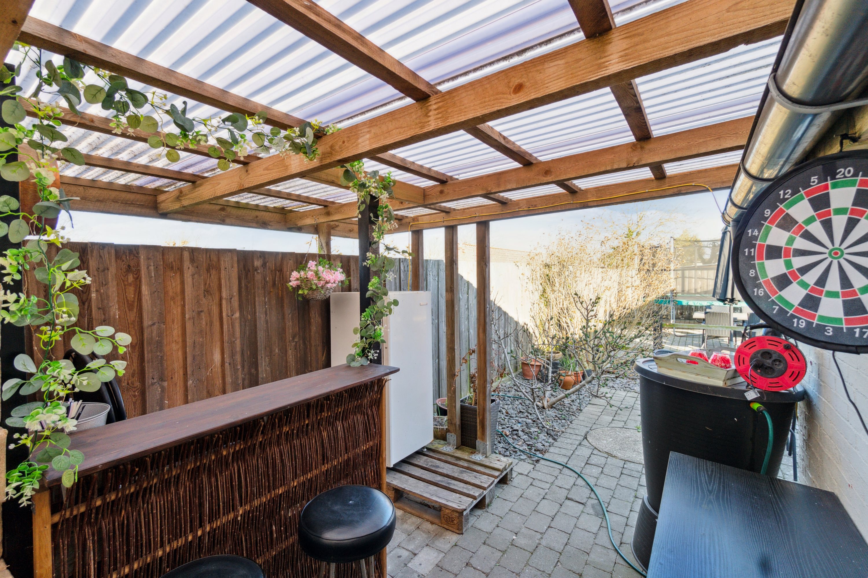 Fremhævet overdækket terrasse billede i fuldskærmstilstand. Billede af Svanekevej 1B, 3700 Rønne