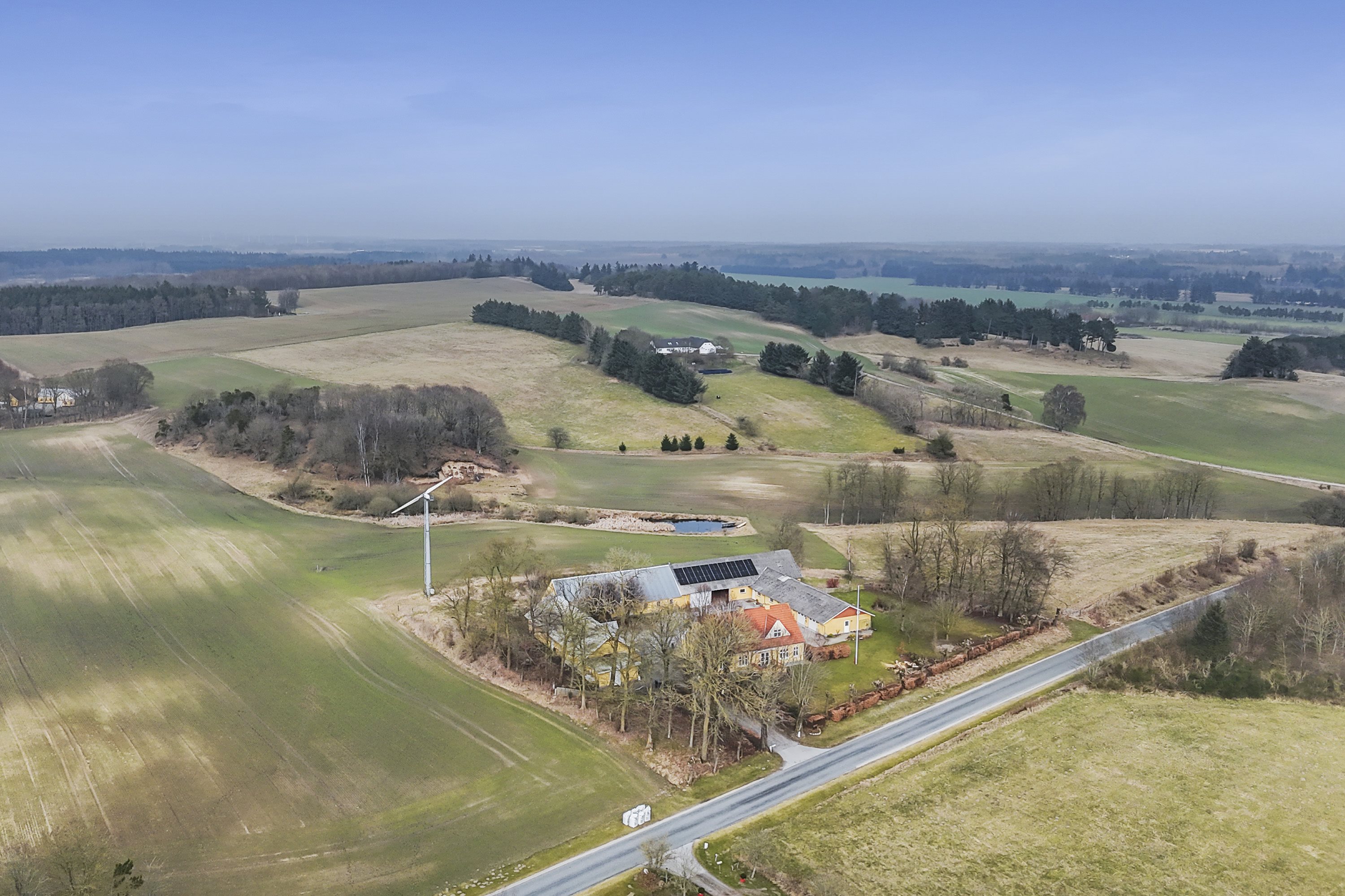 Fremhævet luftfoto billede i fuldskærmstilstand. Billede af Sdr. Kirkevej 56, Præstbro, 9330 Dronninglund