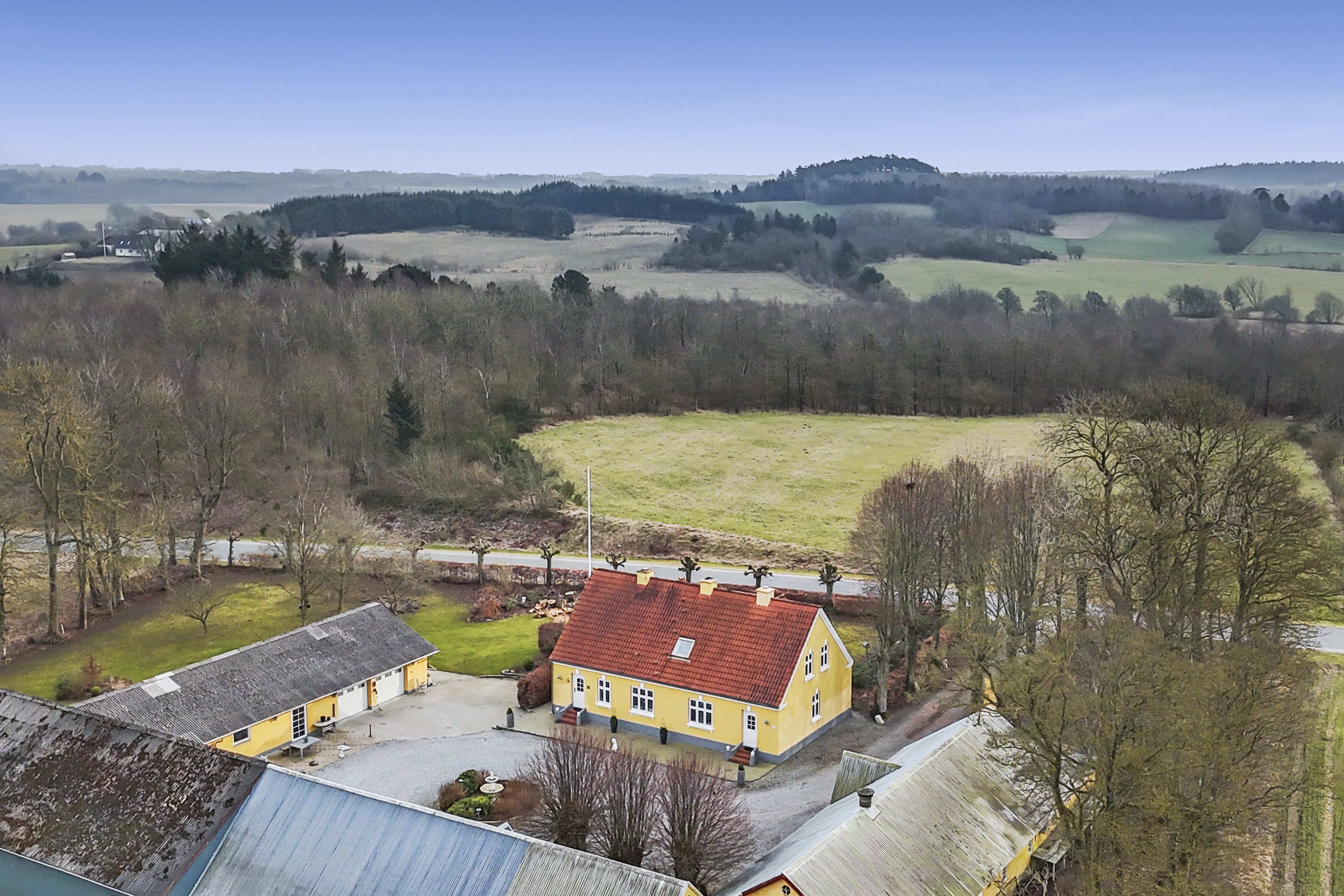 Fremhævet luftfoto billede i fuldskærmstilstand. Billede af Sdr. Kirkevej 56, Præstbro, 9330 Dronninglund