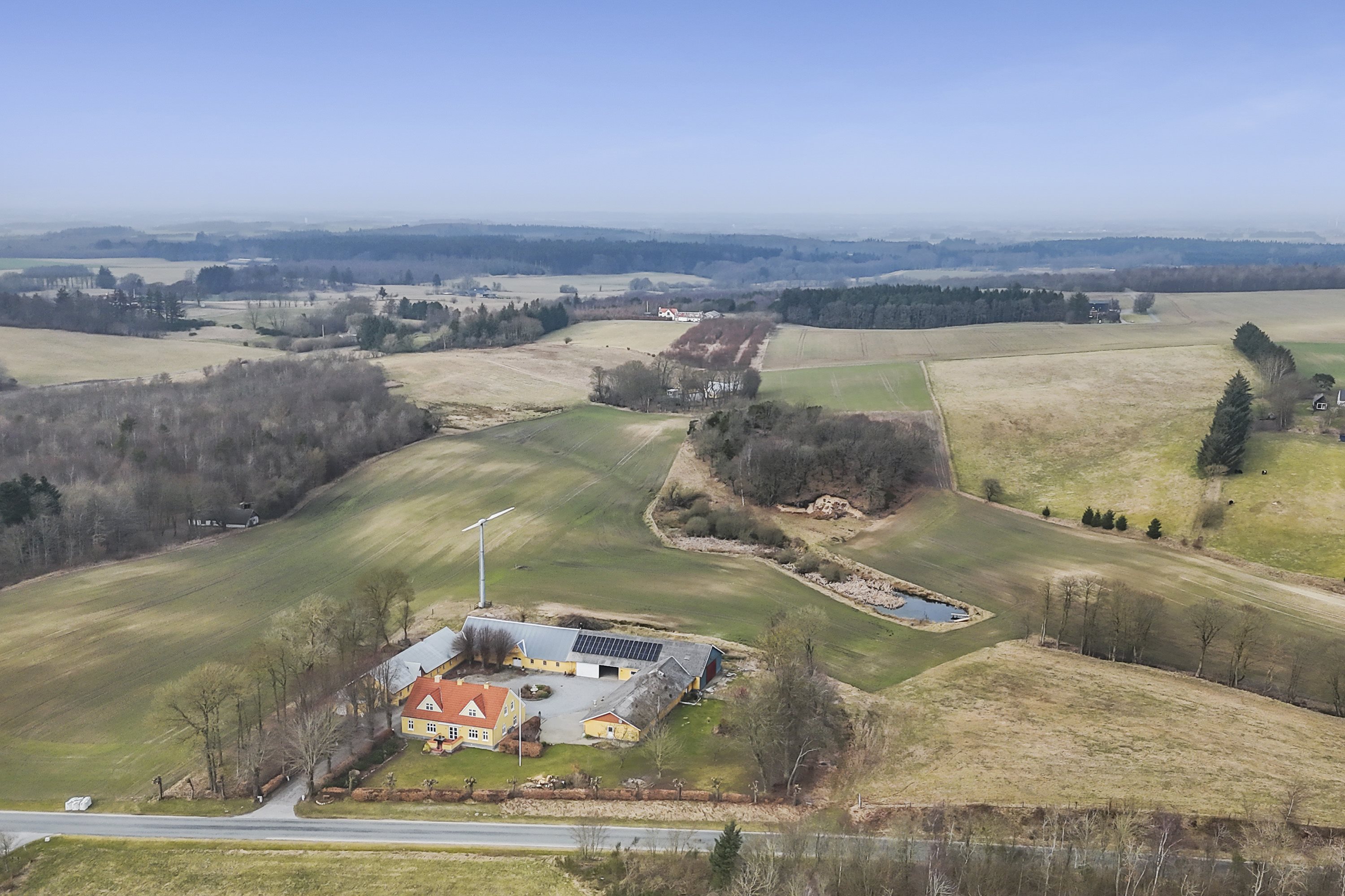 Fremhævet luftfoto billede i fuldskærmstilstand. Billede af Sdr. Kirkevej 56, Præstbro, 9330 Dronninglund