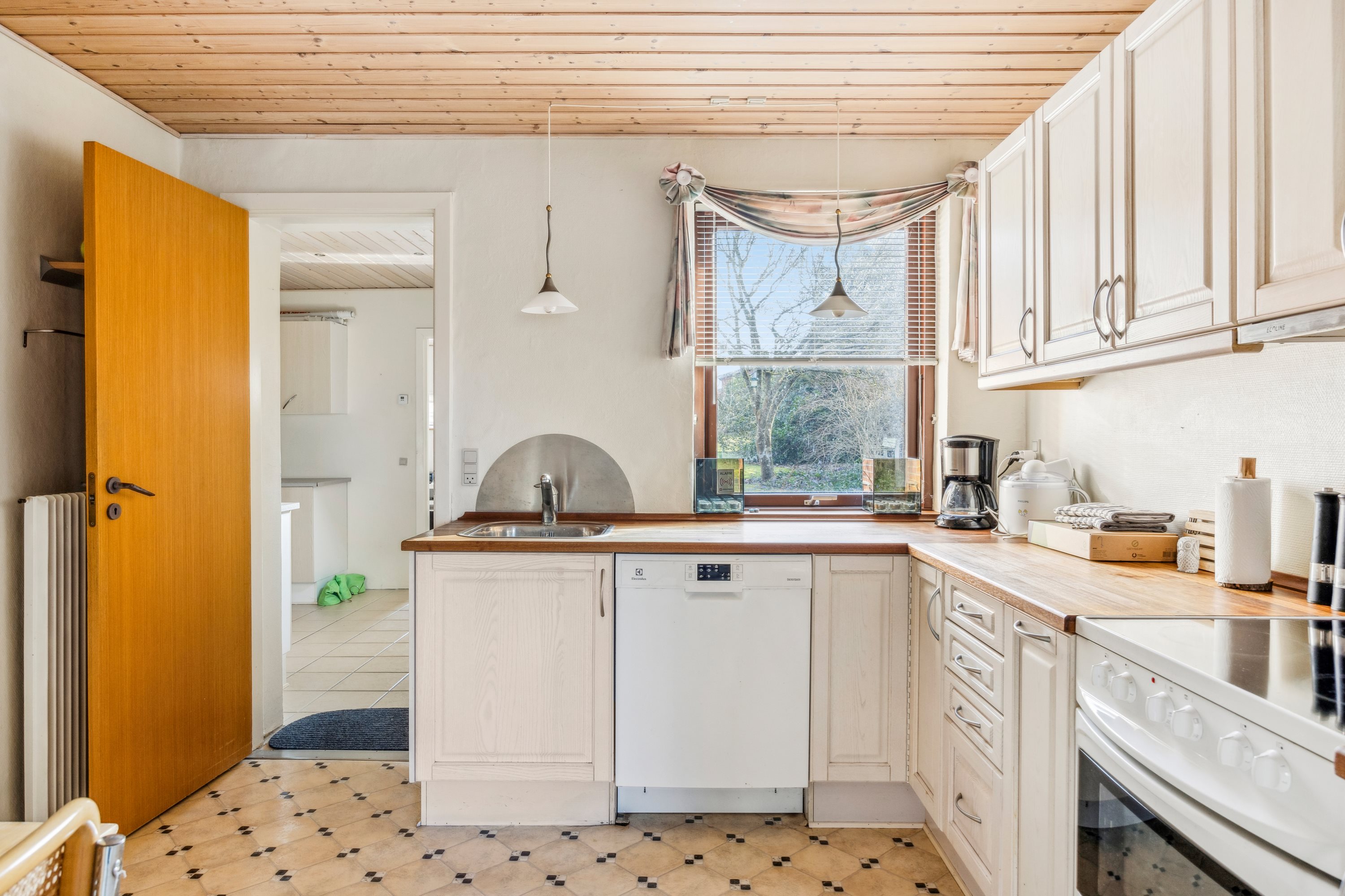 Fremhævet køkken billede i fuldskærmstilstand. Billede af Gl Kirkevej 15, Vejlby, 8961 Allingåbro