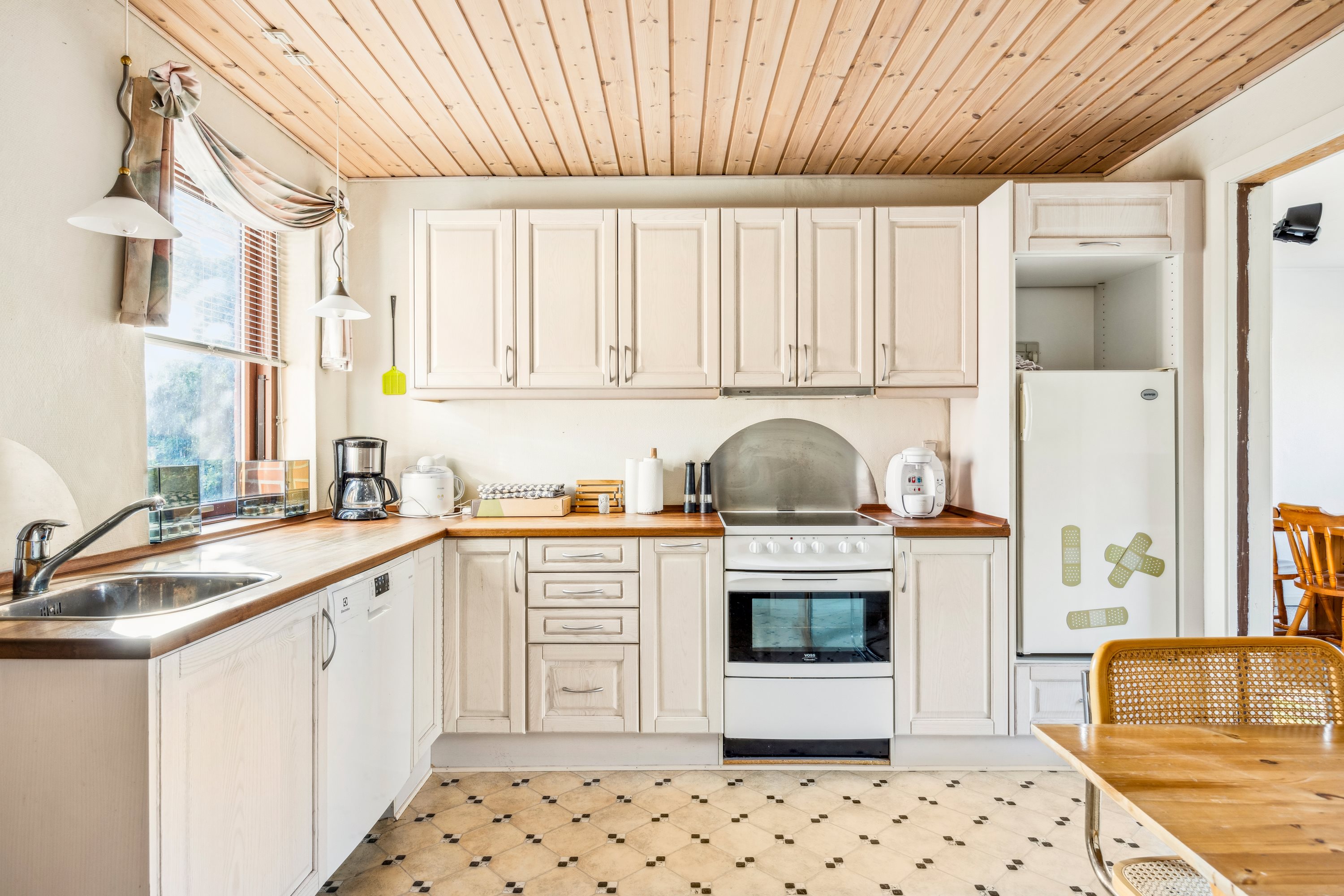 Miniaturebillede 2: køkken. Billede af Gl Kirkevej 15, Vejlby, 8961 Allingåbro