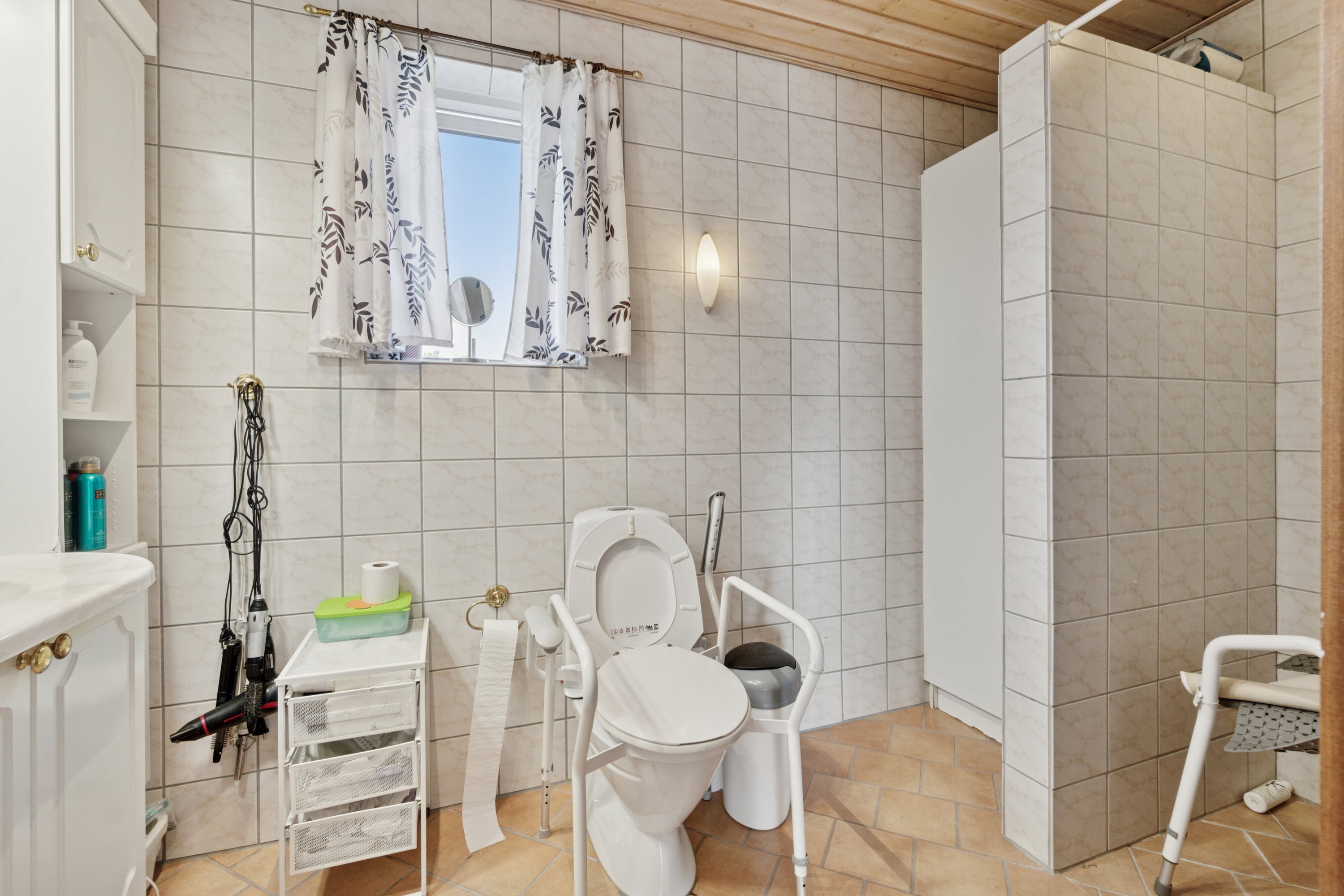 Fremhævet badeværelse billede i fuldskærmstilstand. Billede af Lyngvej 1, Agger, 7770 Vestervig