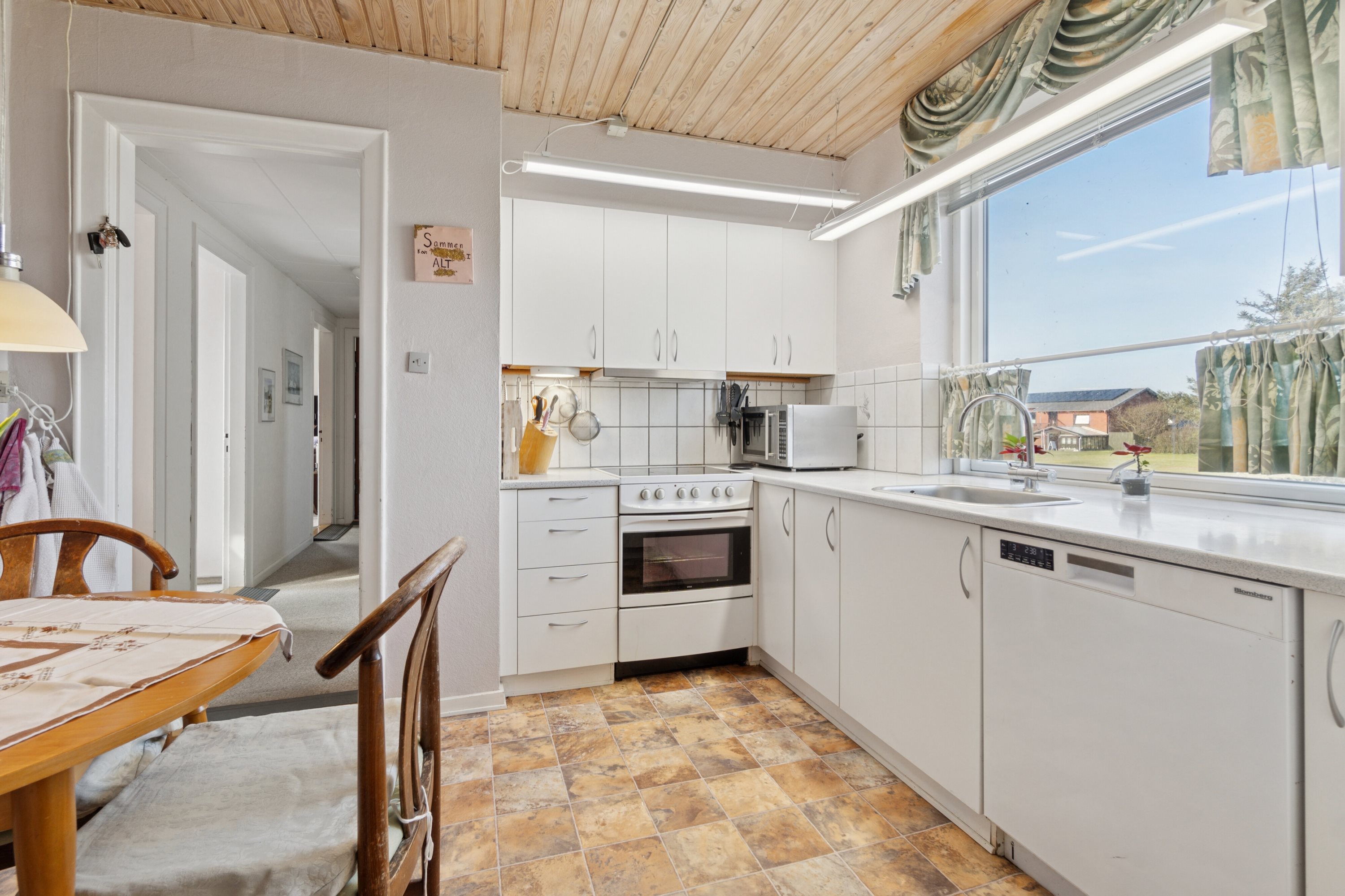 Fremhævet køkken billede i fuldskærmstilstand. Billede af Lyngvej 1, Agger, 7770 Vestervig