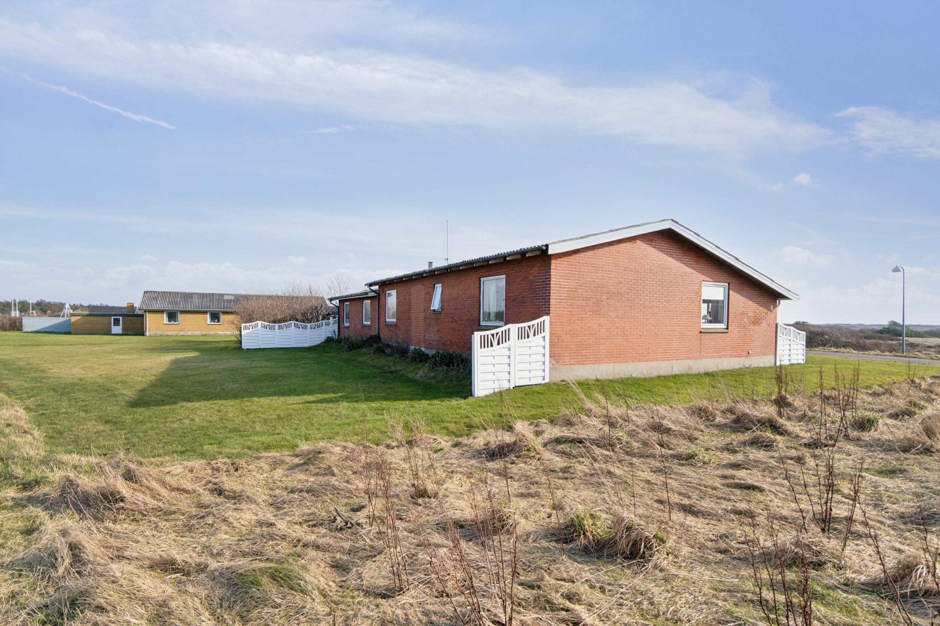Fremhævet set fra haven billede i fuldskærmstilstand. Billede af Lyngvej 1, Agger, 7770 Vestervig