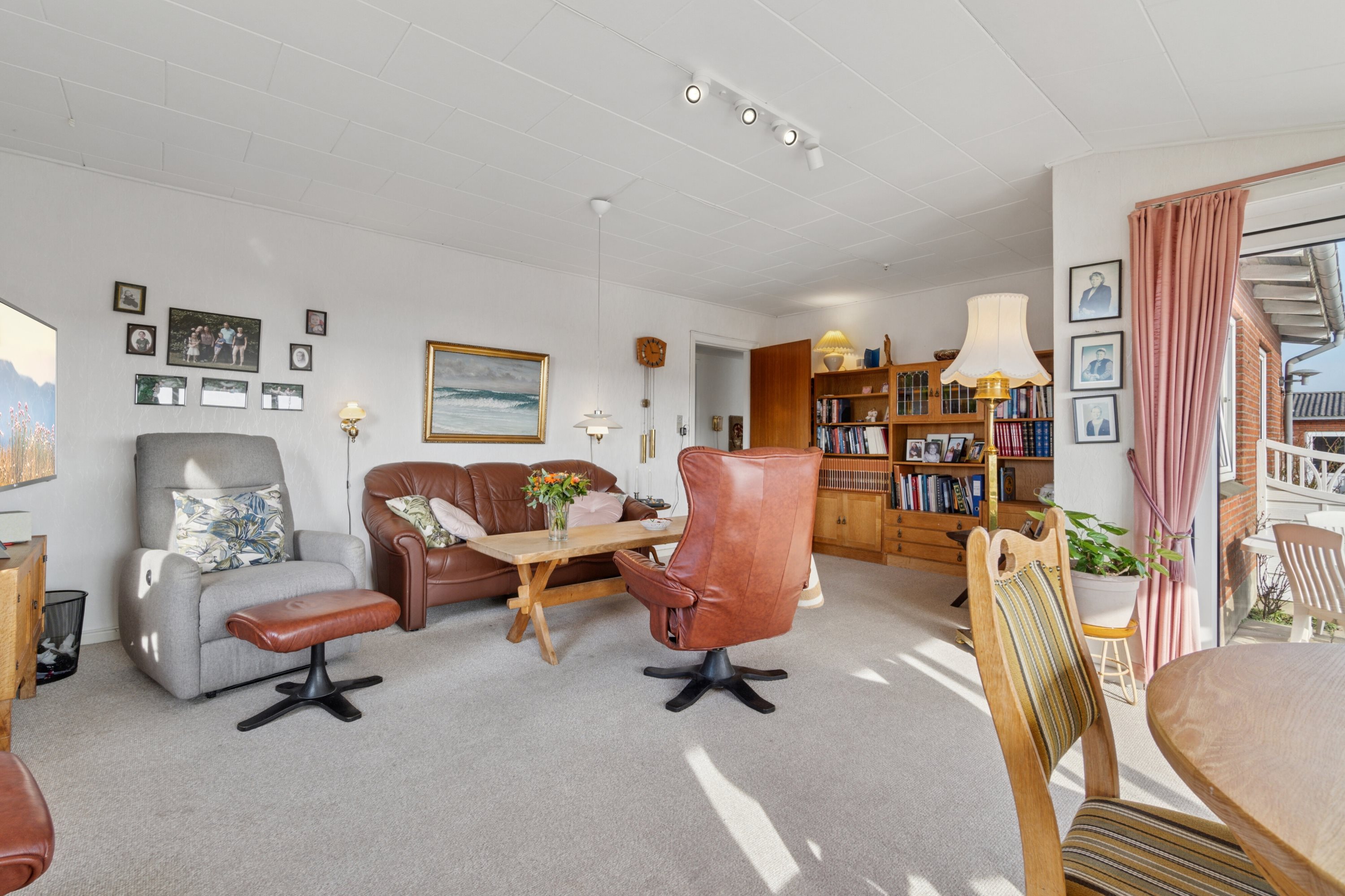 Fremhævet stue billede i fuldskærmstilstand. Billede af Lyngvej 1, Agger, 7770 Vestervig