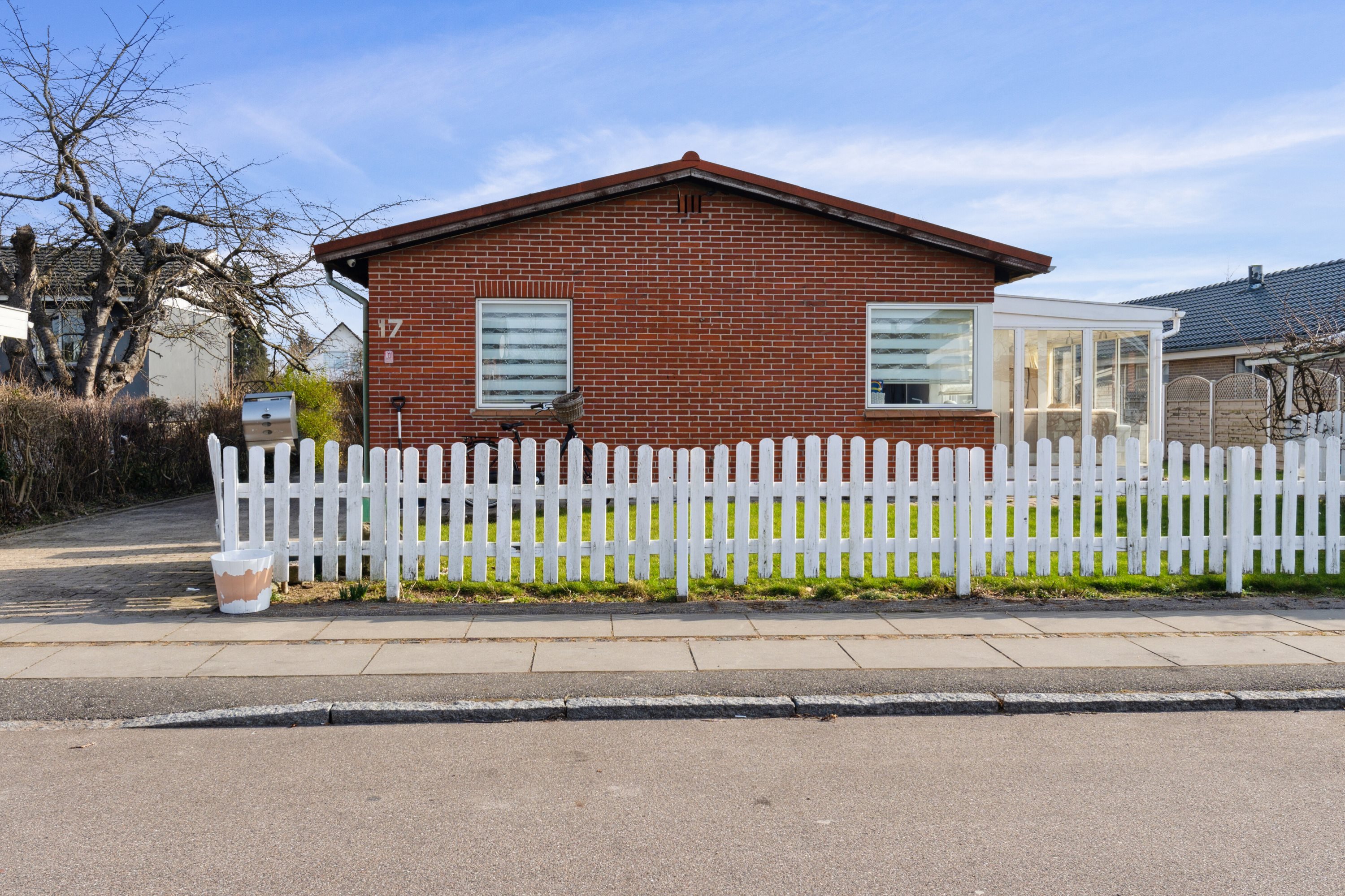 Fremhævet set fra vejen billede i fuldskærmstilstand. Billede af Vestager 17, 2605 Brøndby