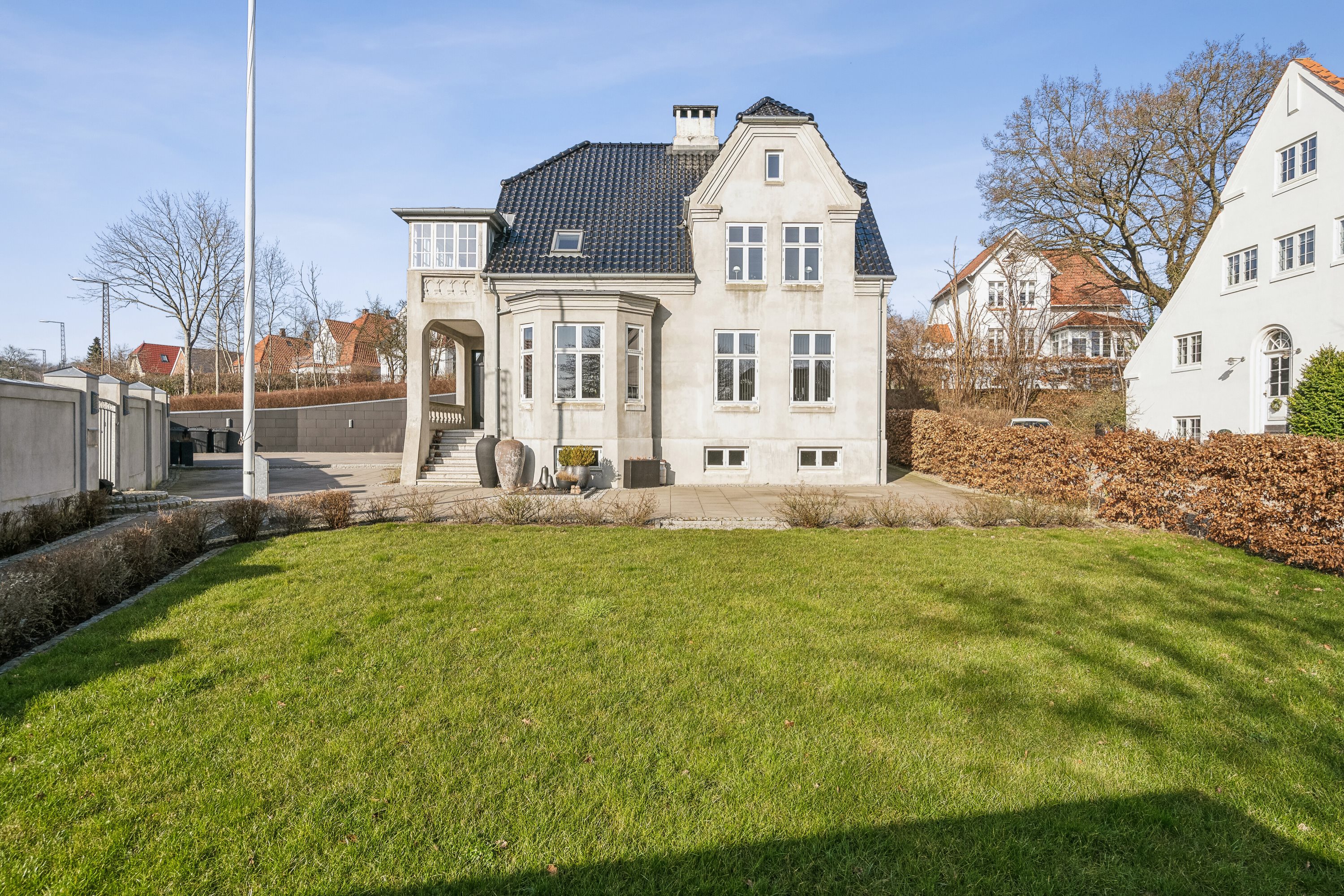 Fremhævet set fra haven billede i fuldskærmstilstand. Billede af Jørgensgård 21, 6200 Aabenraa