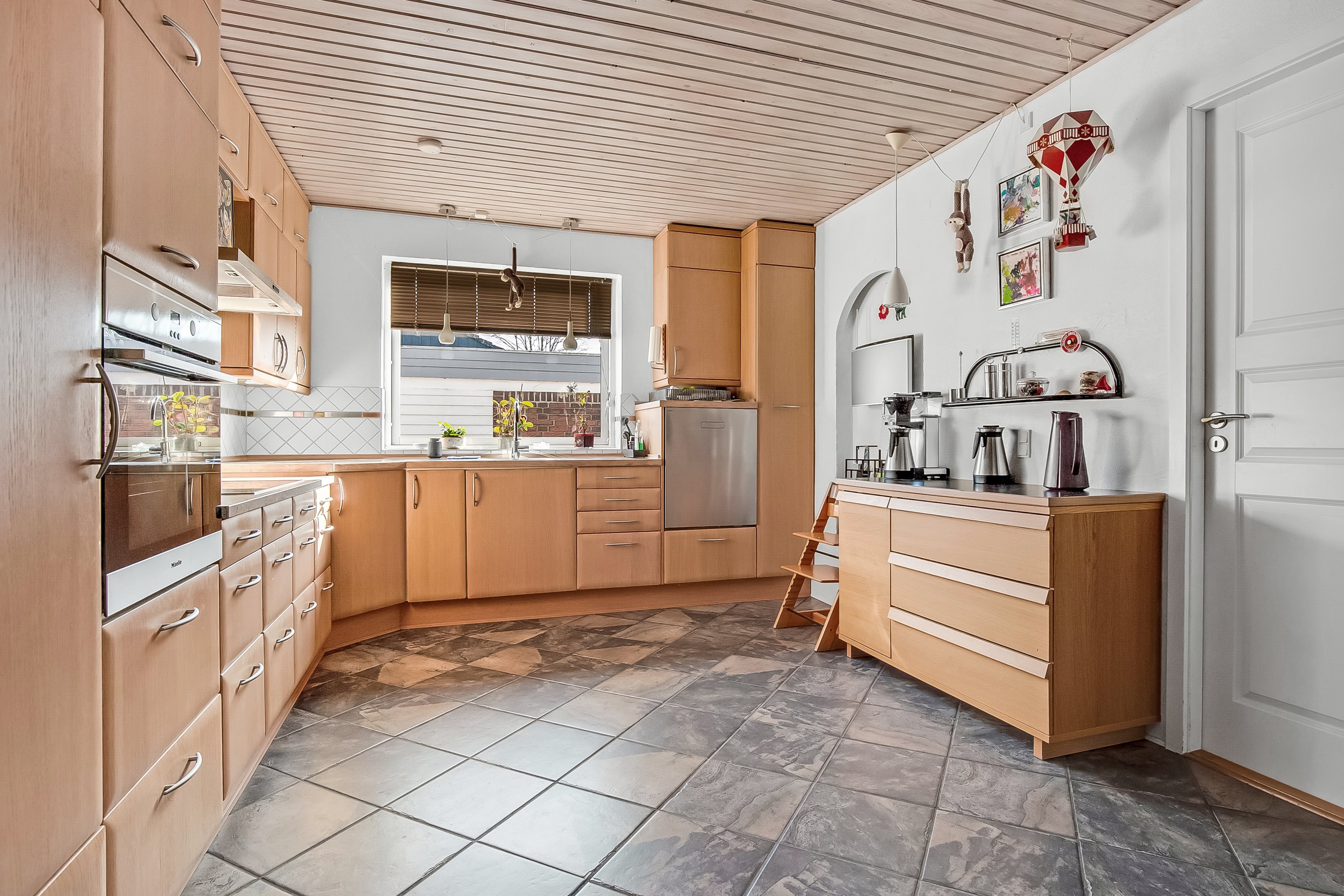 Fremhævet andet billede i fuldskærmstilstand. Billede af J.A. Petersens Park 12, 6093 Sjølund