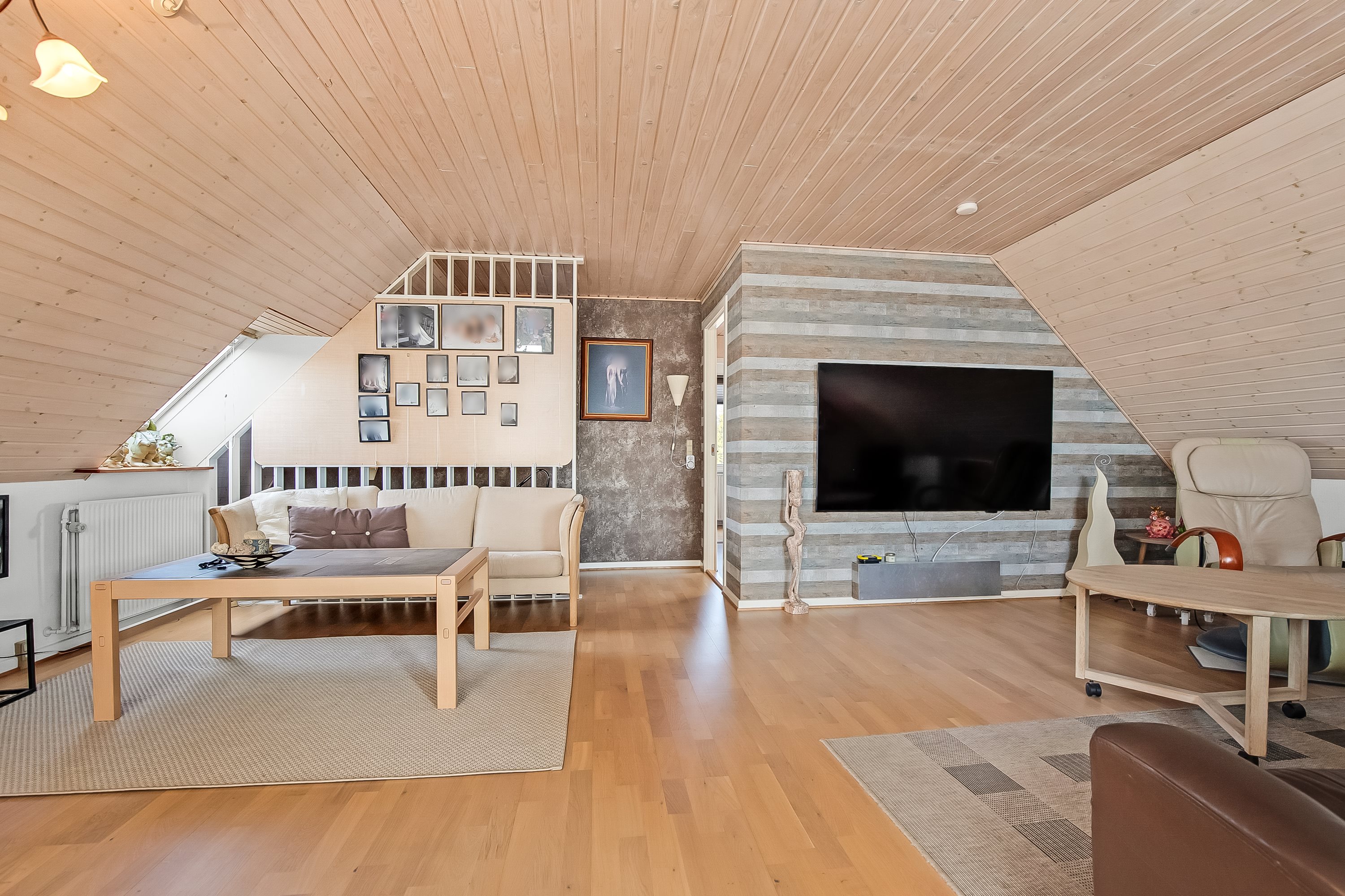 Fremhævet stue billede i fuldskærmstilstand. Billede af J.A. Petersens Park 12, 6093 Sjølund