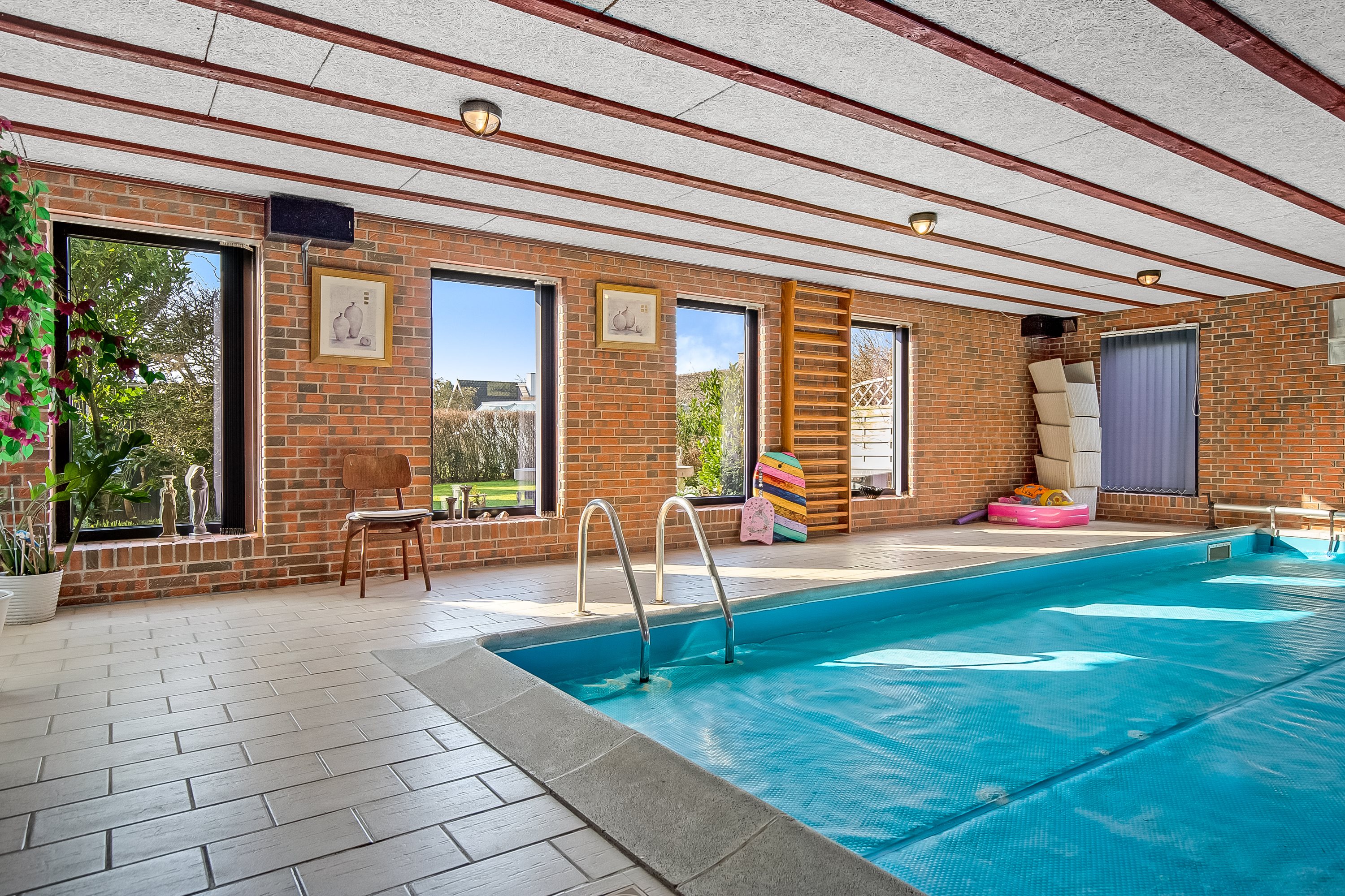 Fremhævet pool billede i fuldskærmstilstand. Billede af J.A. Petersens Park 12, 6093 Sjølund