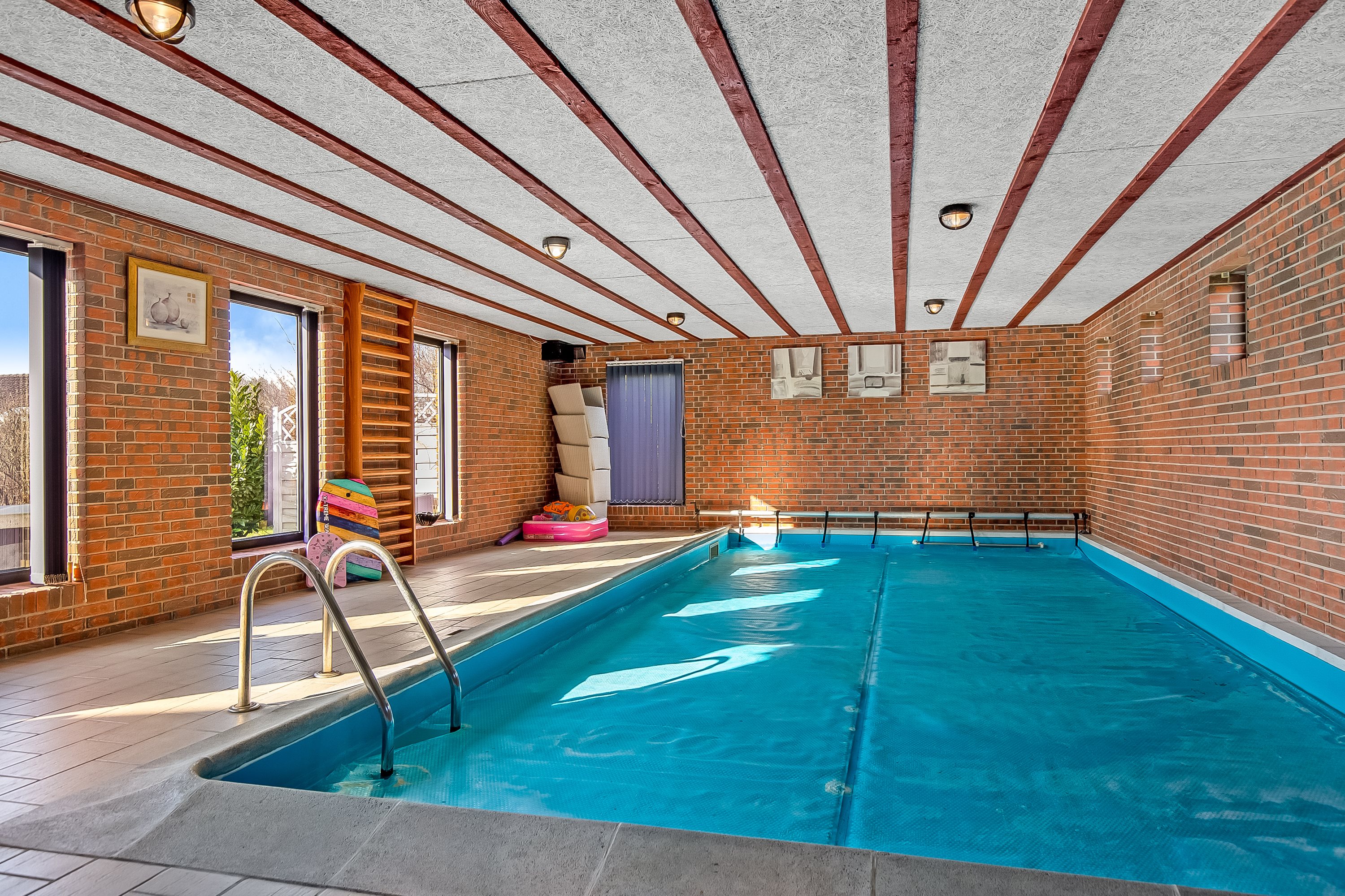 Fremhævet pool billede i fuldskærmstilstand. Billede af J.A. Petersens Park 12, 6093 Sjølund