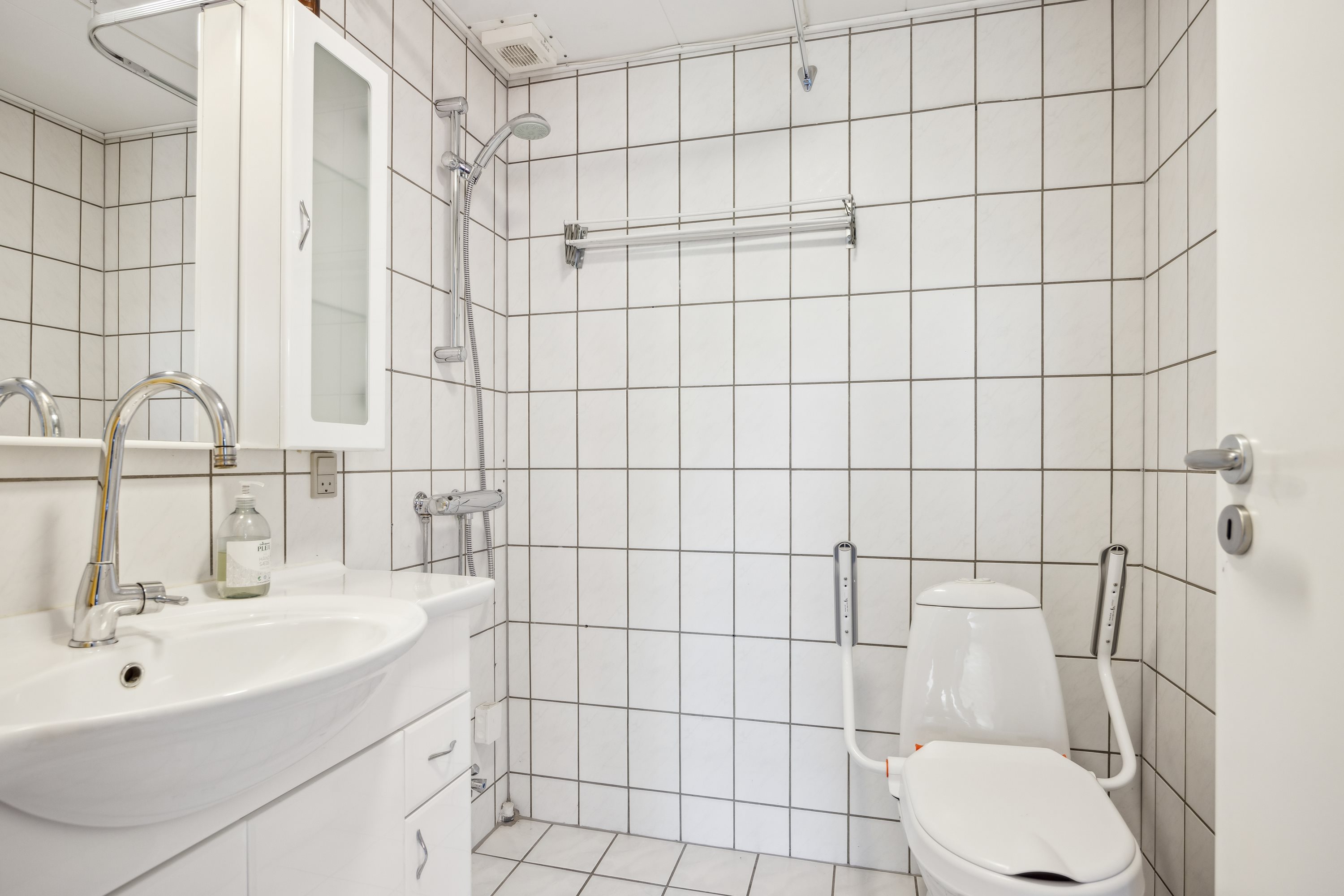 Fremhævet badeværelse billede i fuldskærmstilstand. Billede af Vestpieren 14, 9370 Hals