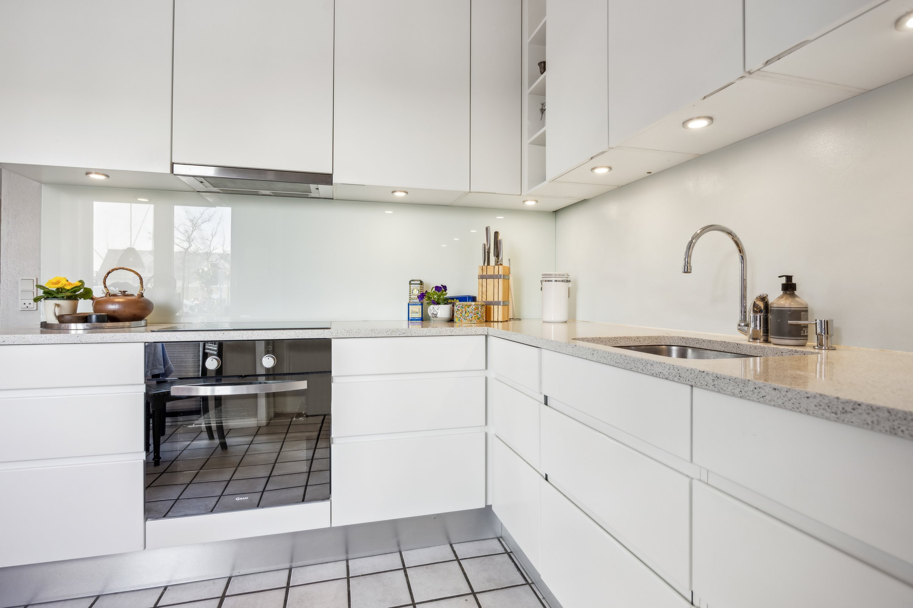 Fremhævet køkken billede i fuldskærmstilstand. Billede af Vestpieren 14, 9370 Hals