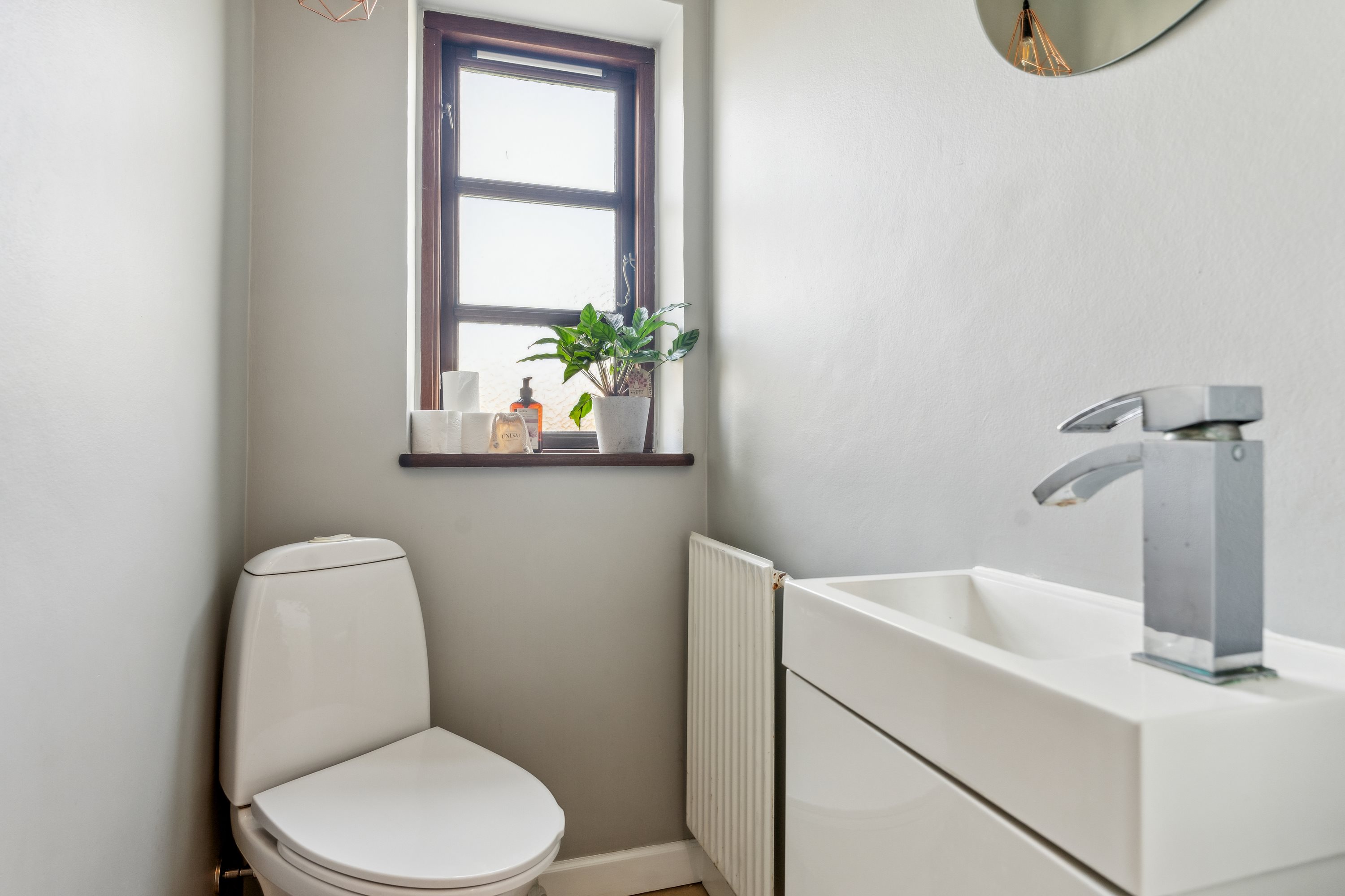 Fremhævet badeværelse billede i fuldskærmstilstand. Billede af Skrænten 9, Ø Tørslev, 8983 Gjerlev J