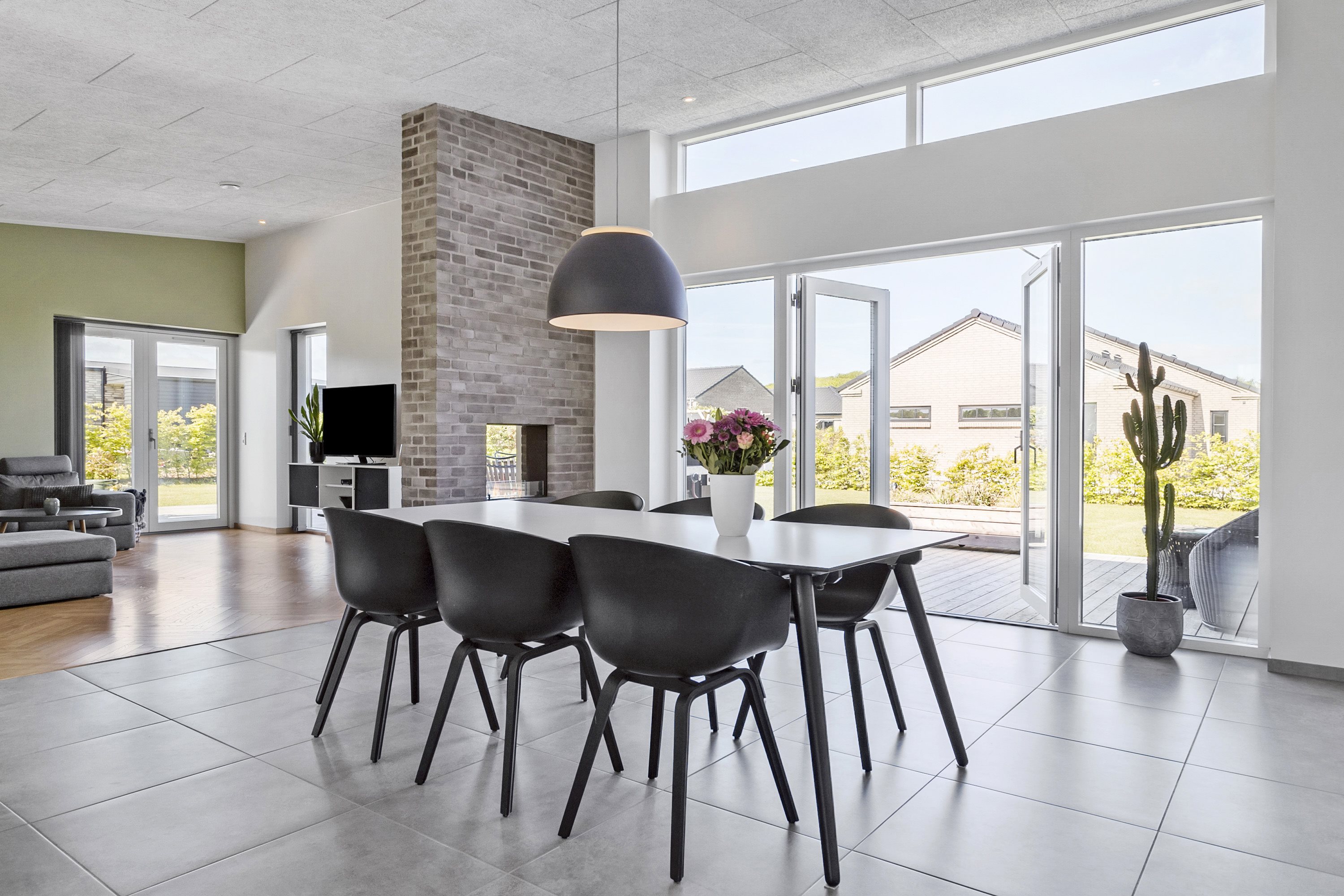 Fremhævet spisestue billede i fuldskærmstilstand. Billede af Præstelunden 68, 8300 Odder