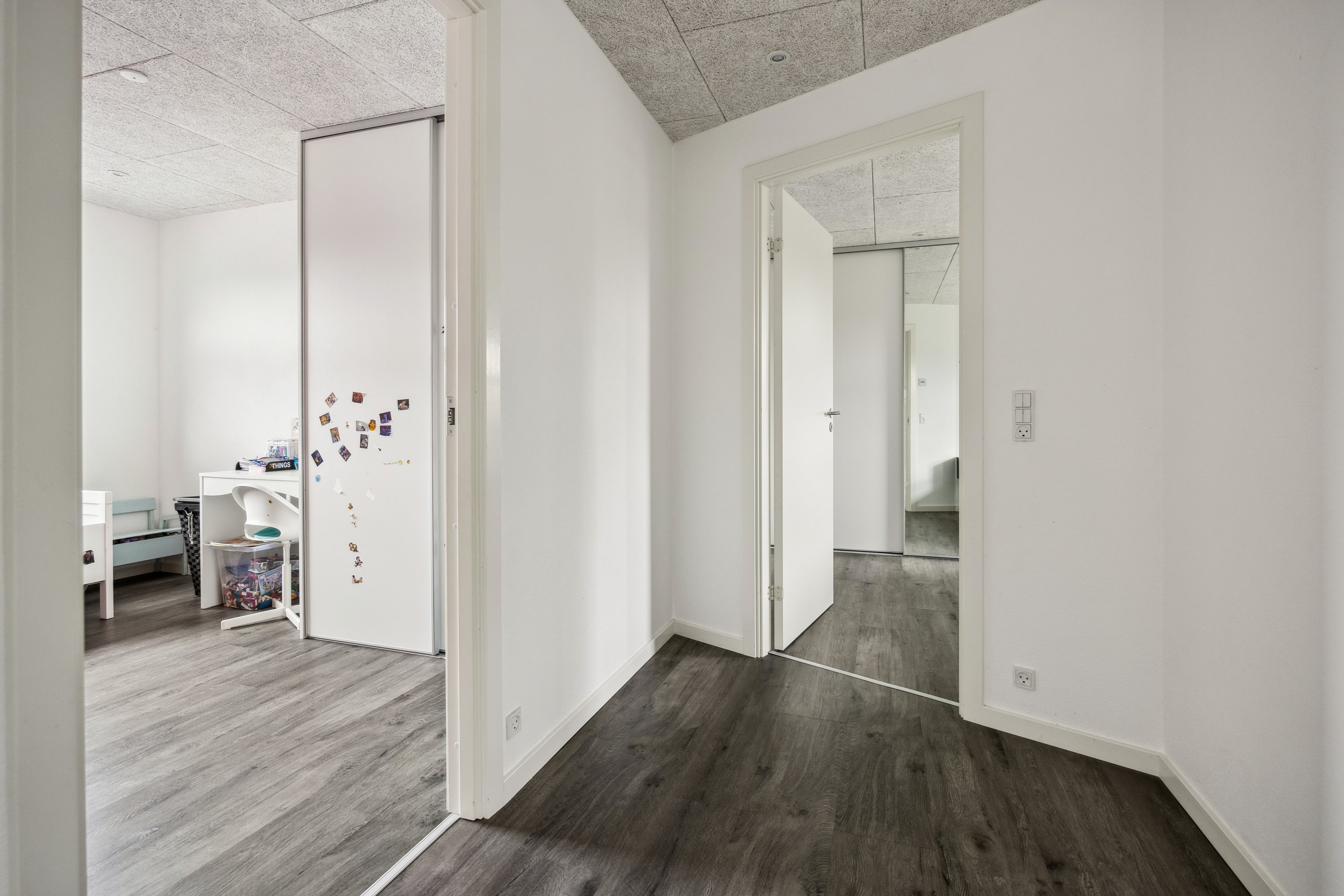 Fremhævet gang billede i fuldskærmstilstand. Billede af Farvervænget 73, 9500 Hobro