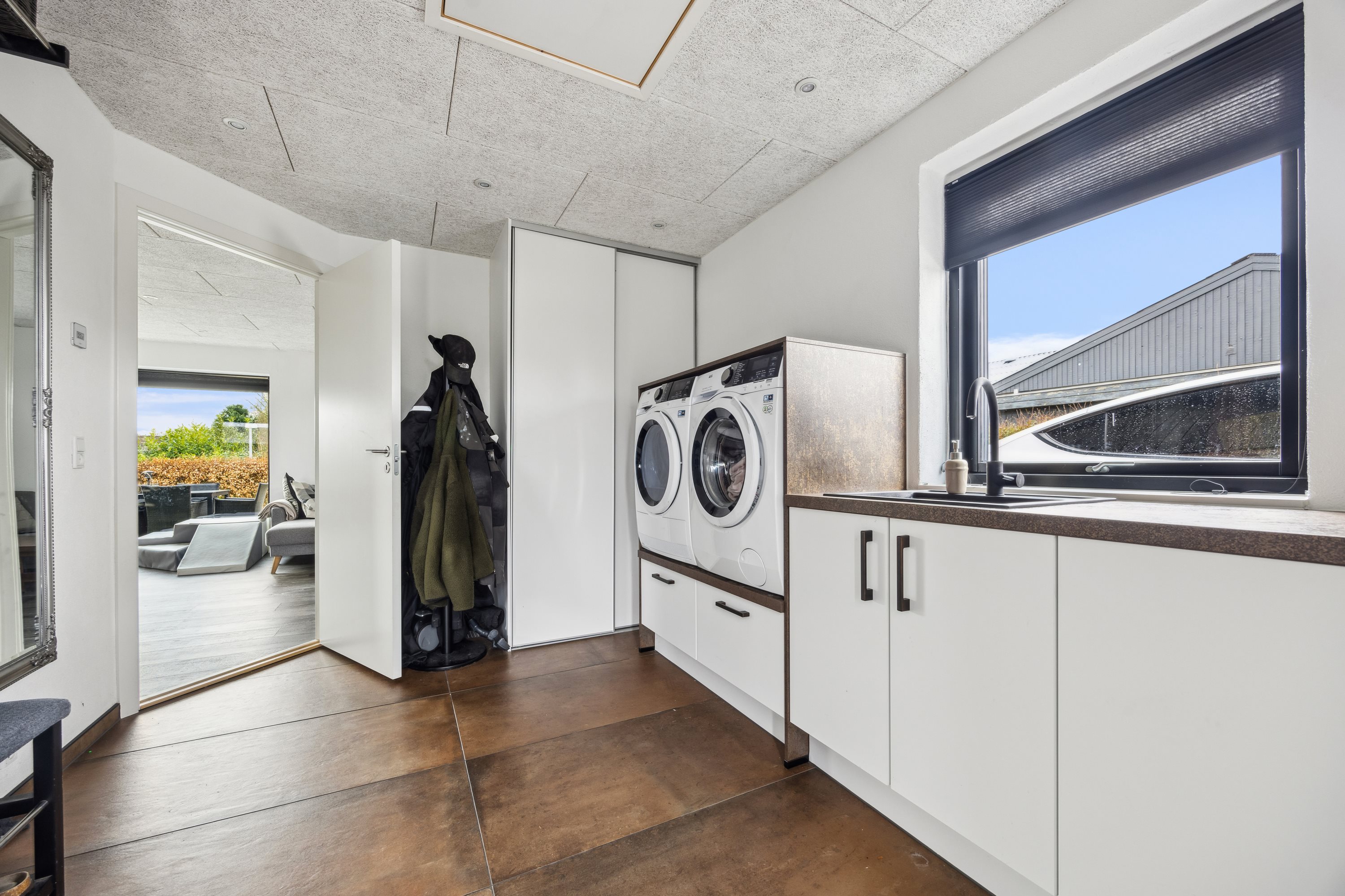 Fremhævet entré/bryggers billede i fuldskærmstilstand. Billede af Farvervænget 73, 9500 Hobro