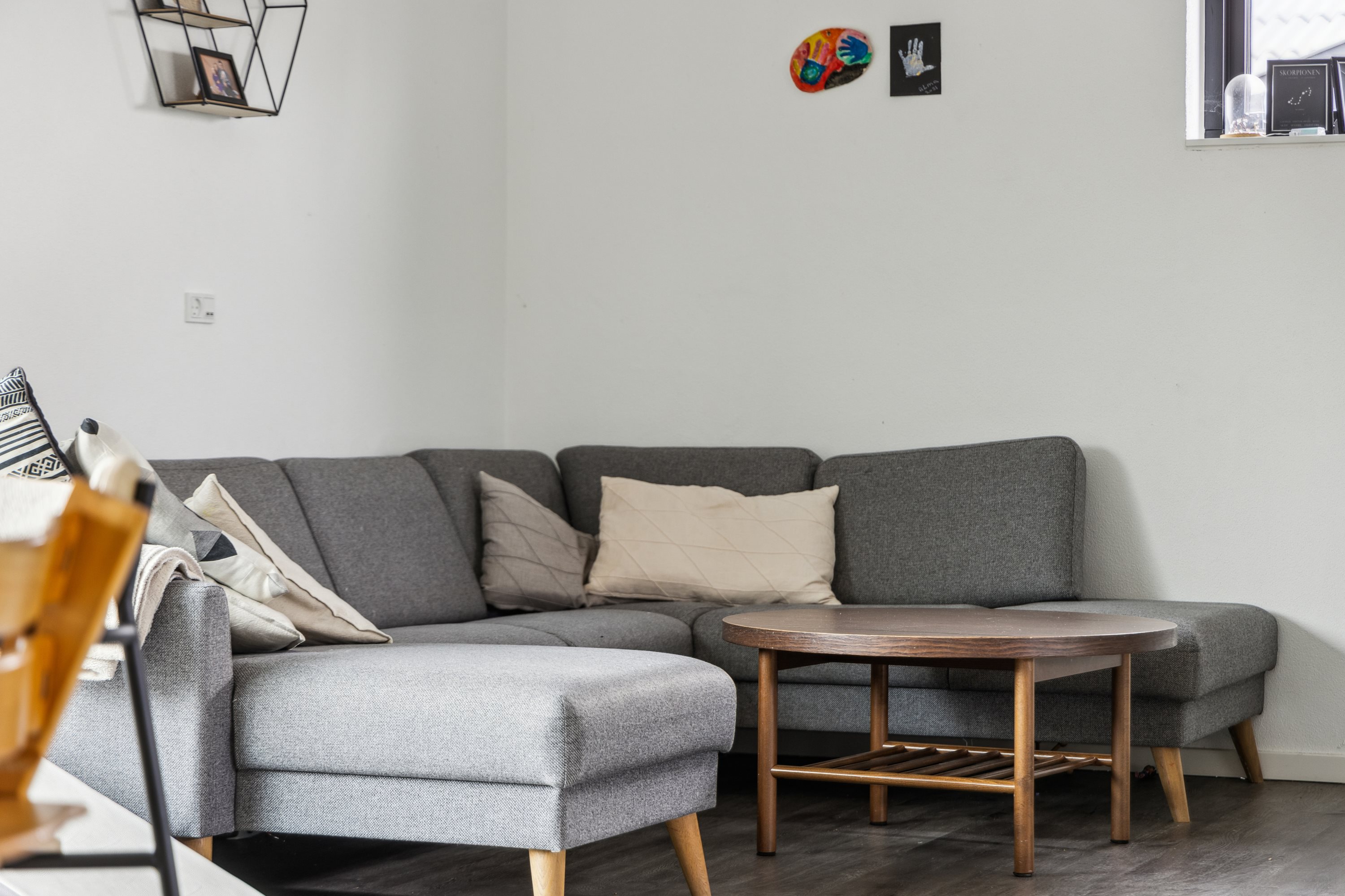 Fremhævet stue billede i fuldskærmstilstand. Billede af Farvervænget 73, 9500 Hobro