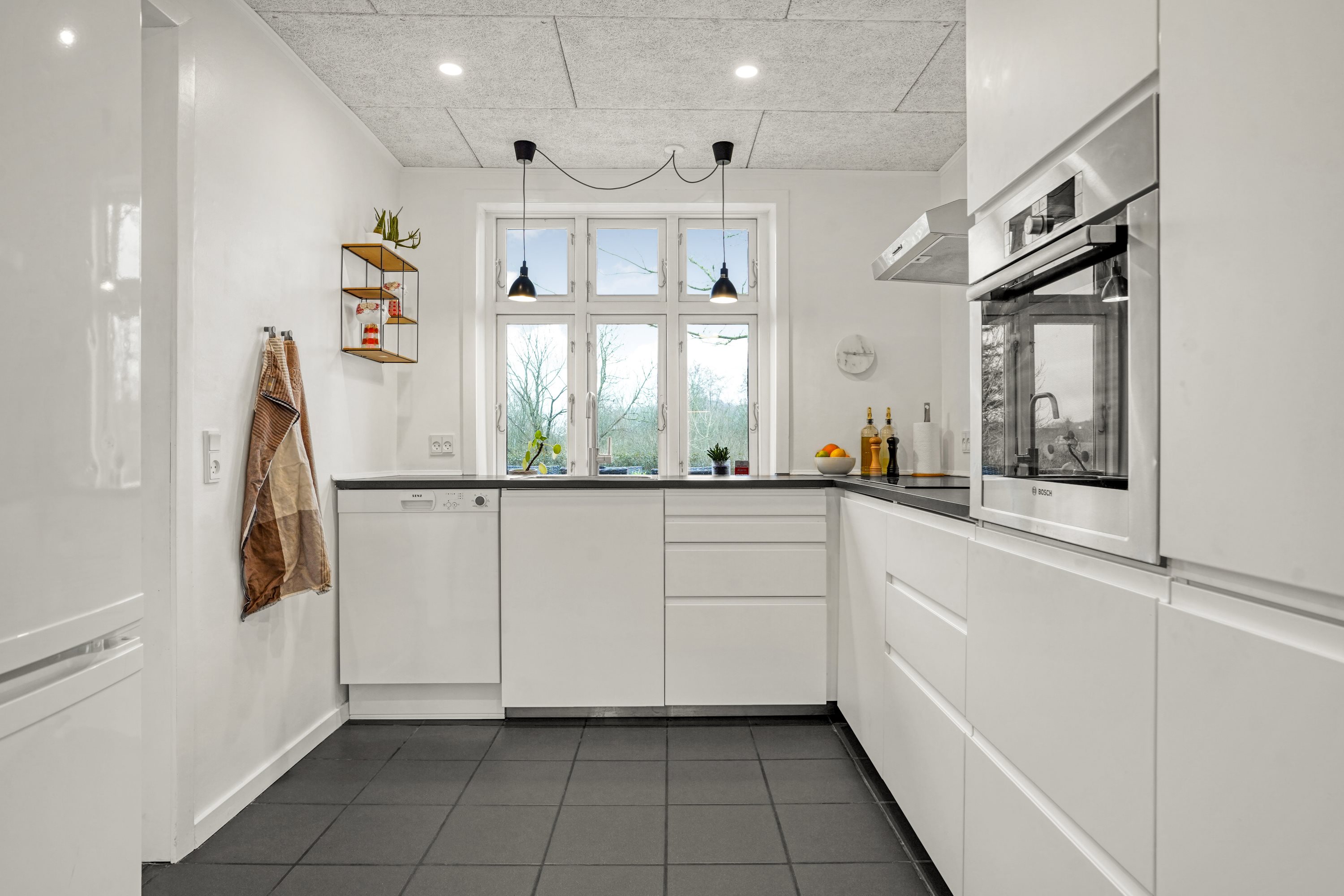 Fremhævet køkken billede i fuldskærmstilstand. Billede af Kalhavevej 63, Kalhave, 7171 Uldum