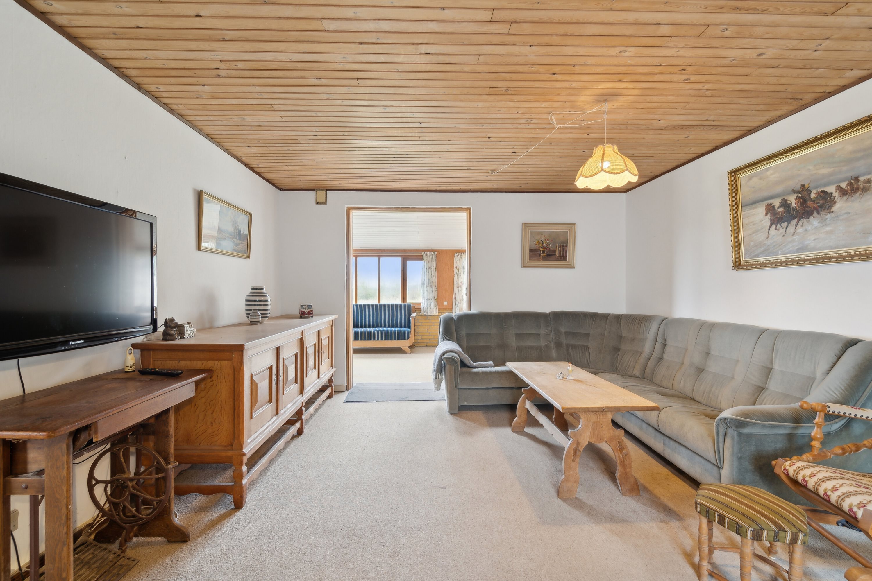 Fremhævet stue billede i fuldskærmstilstand. Billede af Skovgyden 53, Ørritslev Skov, 5450 Otterup