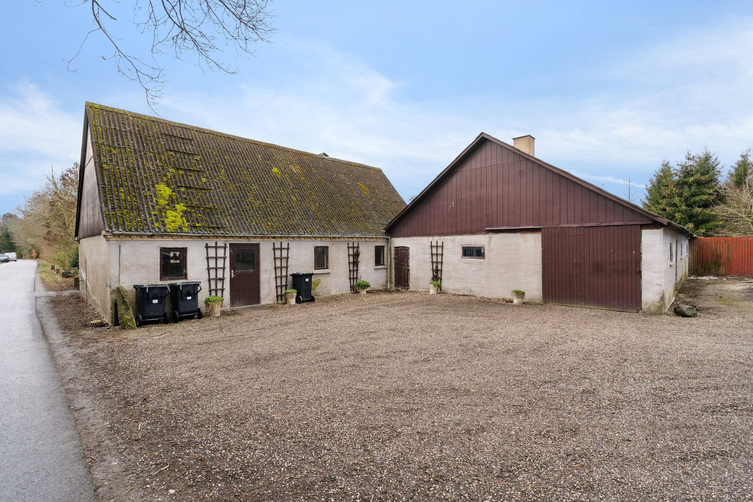 Fremhævet set fra vejen billede i fuldskærmstilstand. Billede af Skovgyden 53, Ørritslev Skov, 5450 Otterup