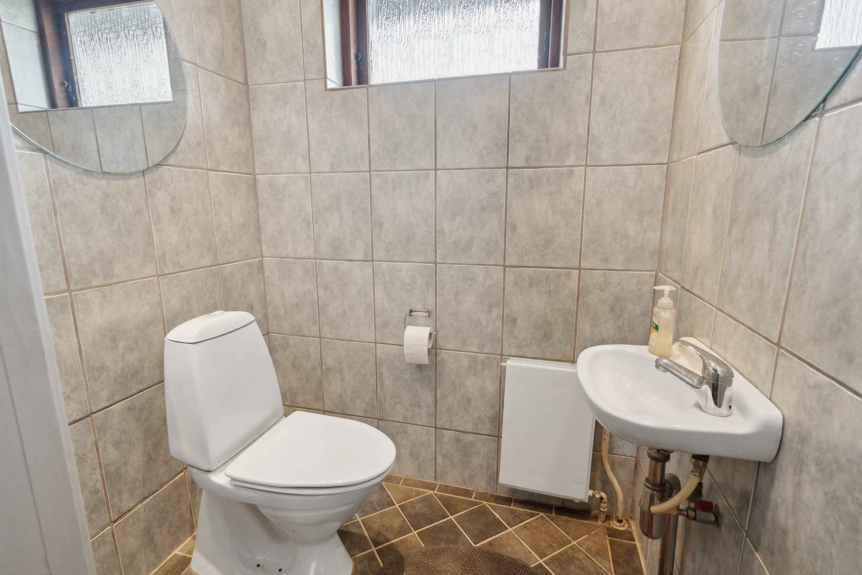 Fremhævet toilet billede i fuldskærmstilstand. Billede af Skovgyden 53, Ørritslev Skov, 5450 Otterup