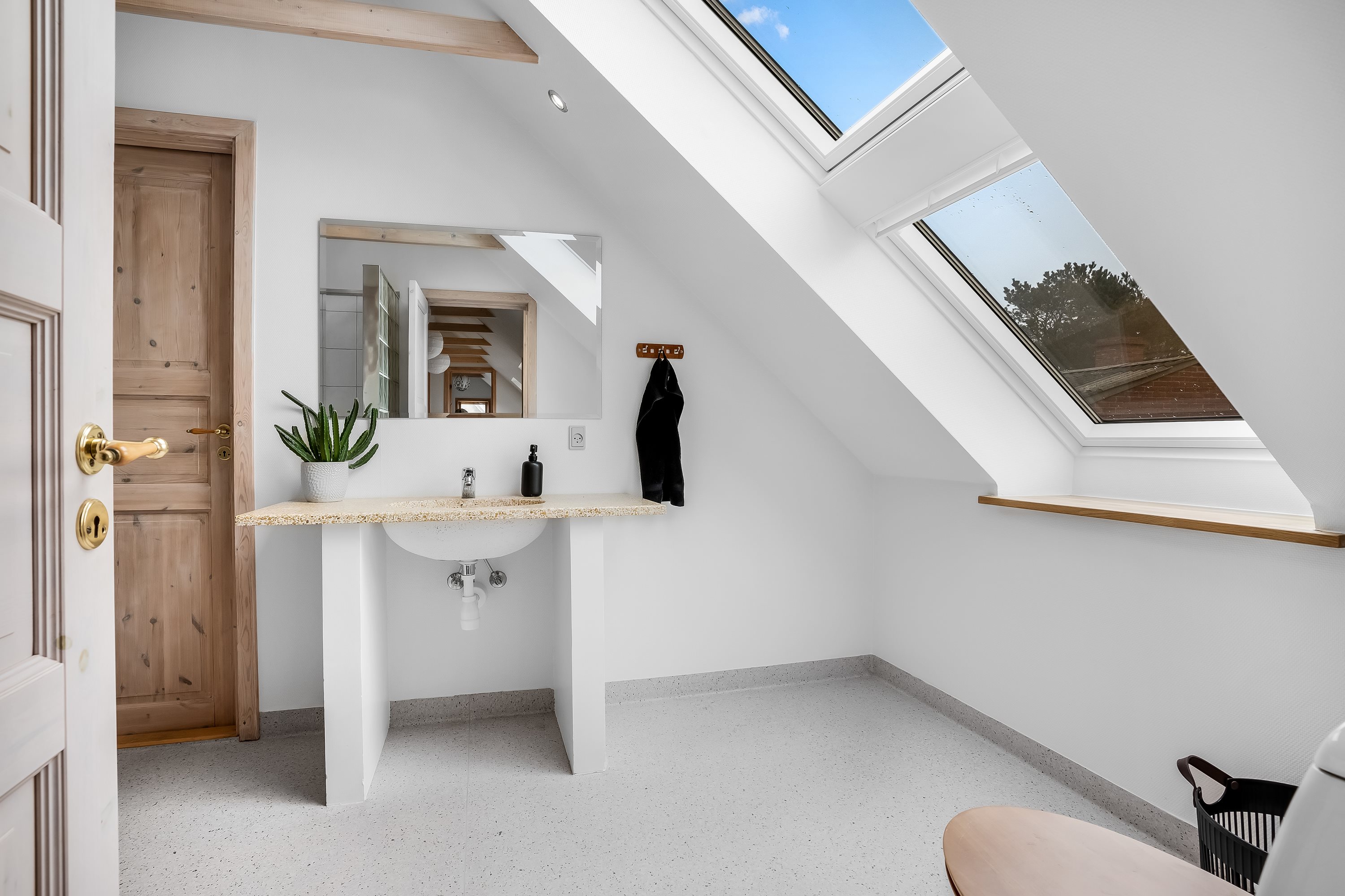 Fremhævet badeværelse billede i fuldskærmstilstand. Billede af Kærvej 10, 7650 Bøvlingbjerg