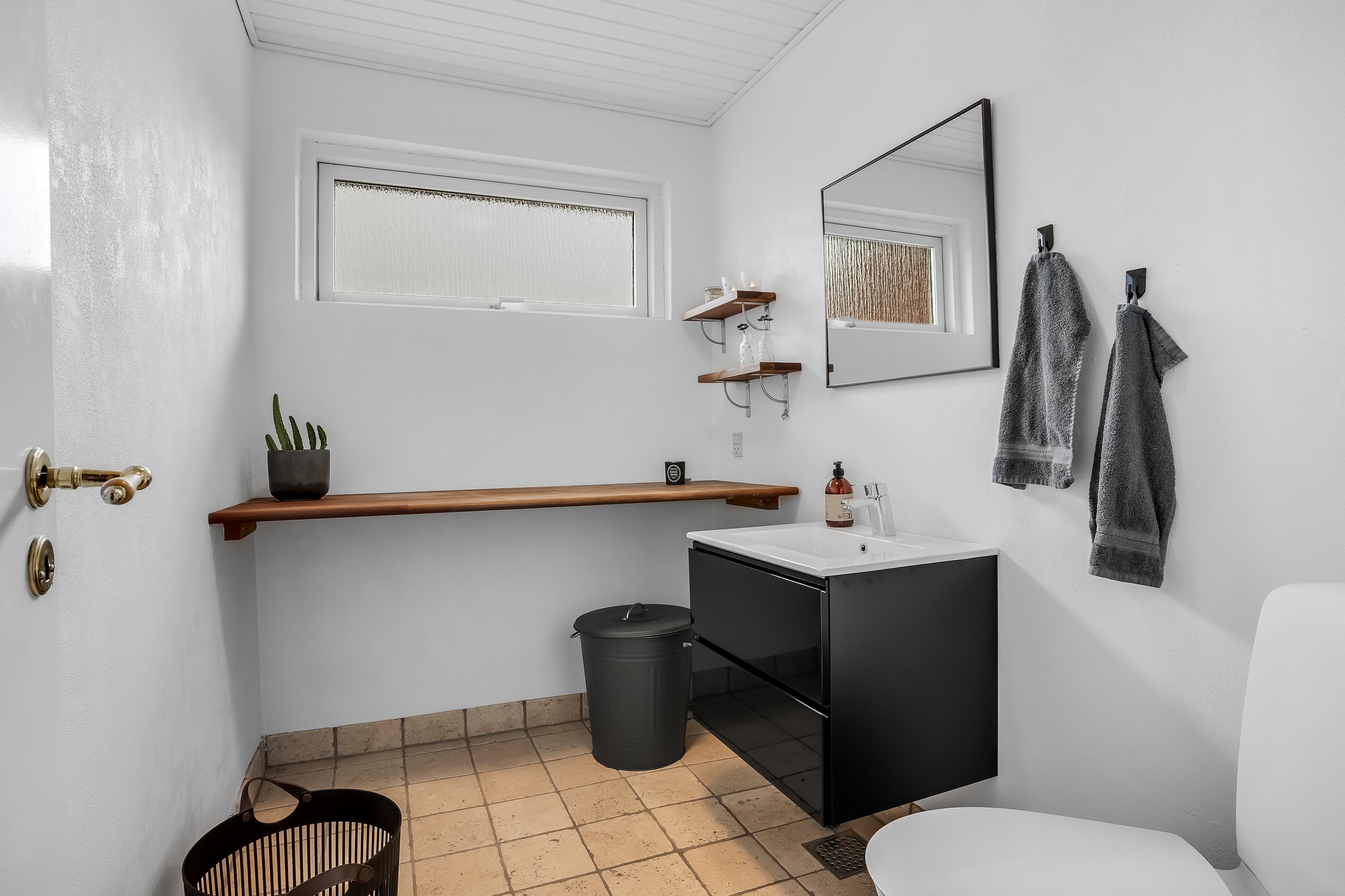 Fremhævet badeværelse billede i fuldskærmstilstand. Billede af Kærvej 10, 7650 Bøvlingbjerg