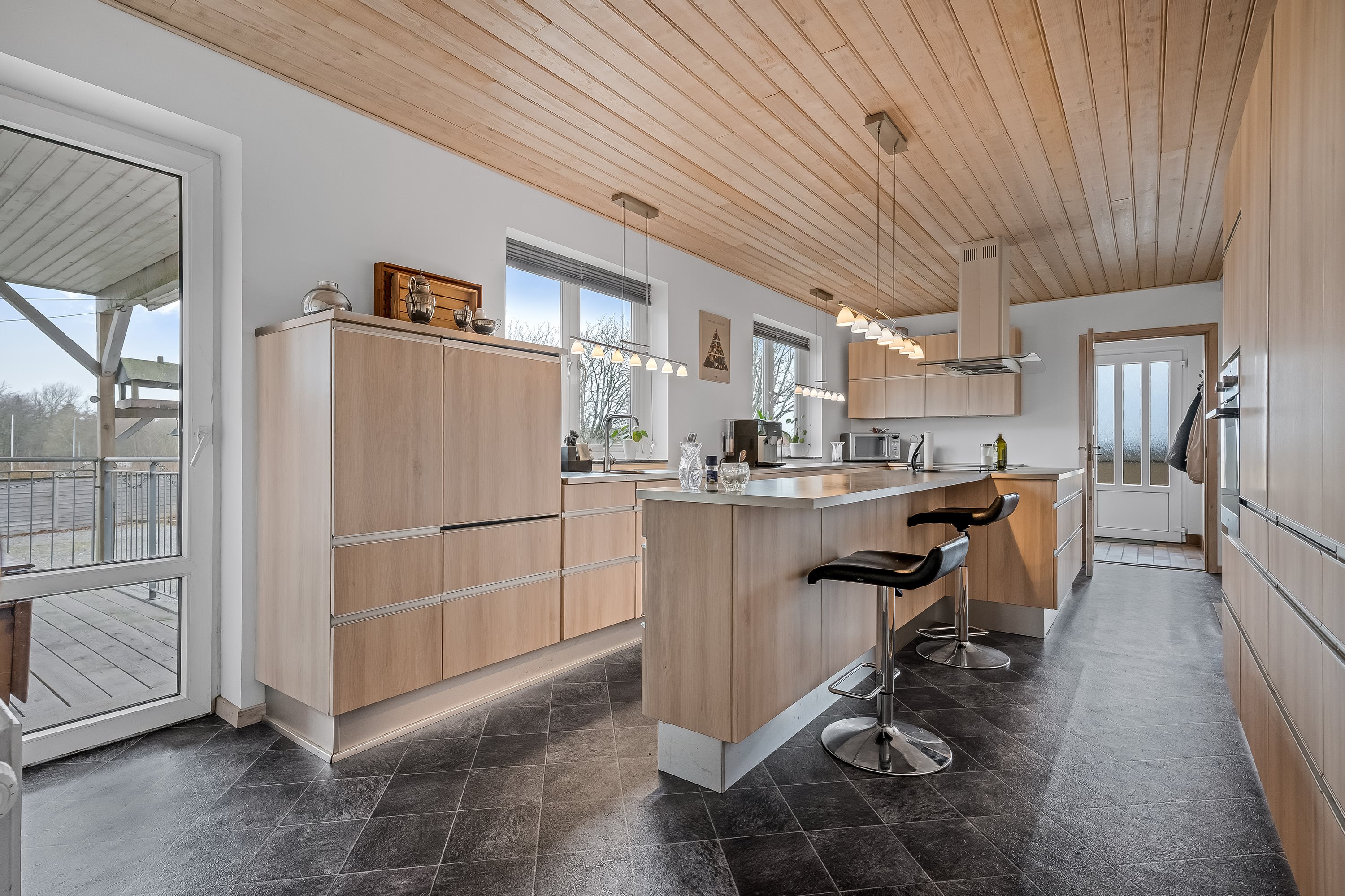 Fremhævet køkken billede i fuldskærmstilstand. Billede af Bækmarksbrovej 153, Bøvling, 7650 Bøvlingbjerg