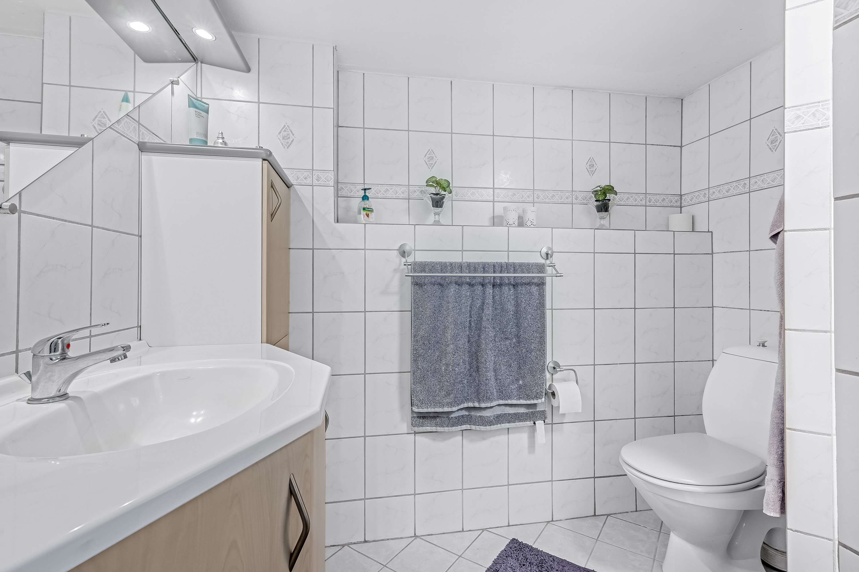 Fremhævet badeværelse billede i fuldskærmstilstand. Billede af Bækmarksbrovej 153, Bøvling, 7650 Bøvlingbjerg