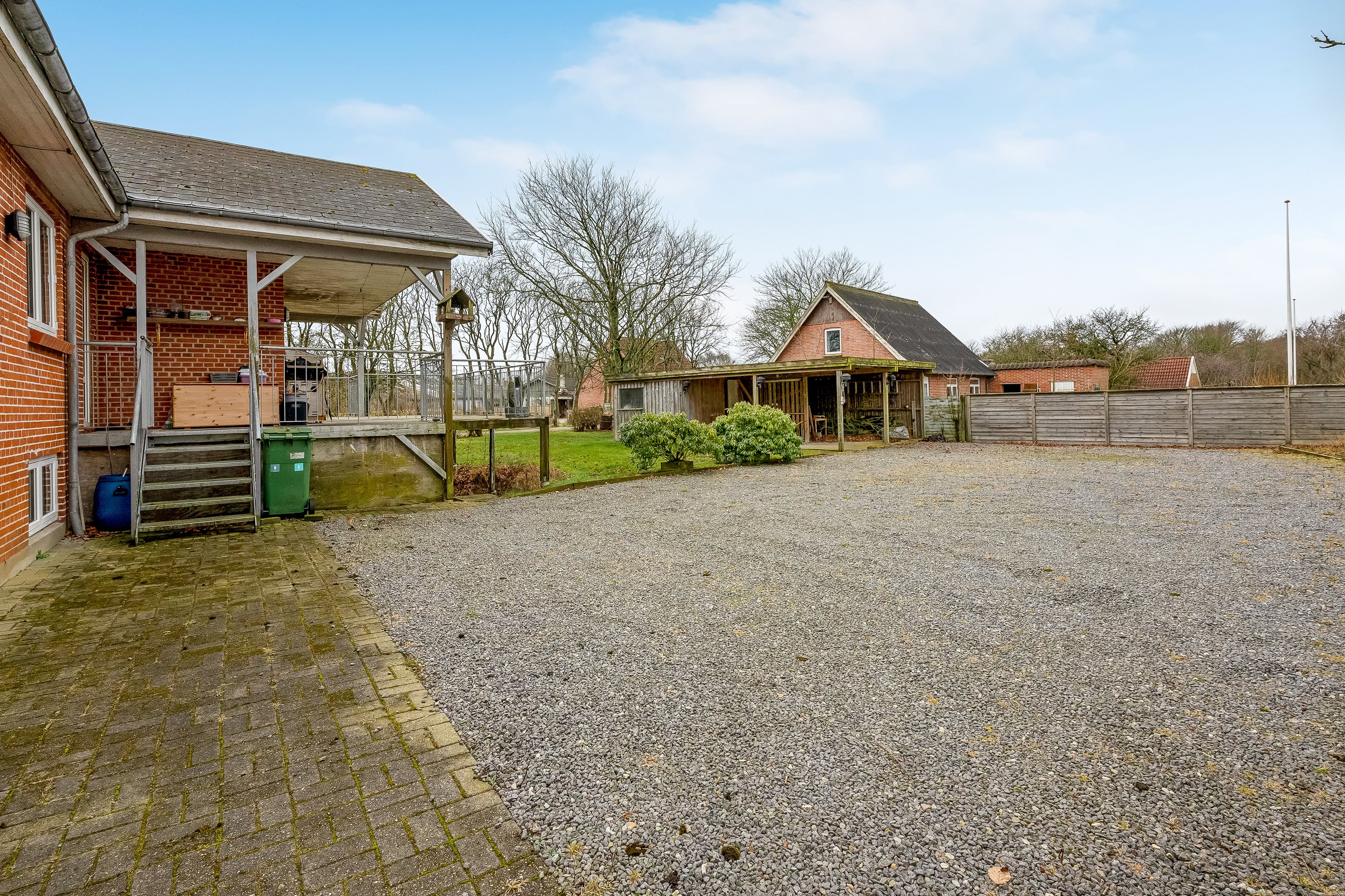 Fremhævet gårdsplads billede i fuldskærmstilstand. Billede af Bækmarksbrovej 153, Bøvling, 7650 Bøvlingbjerg