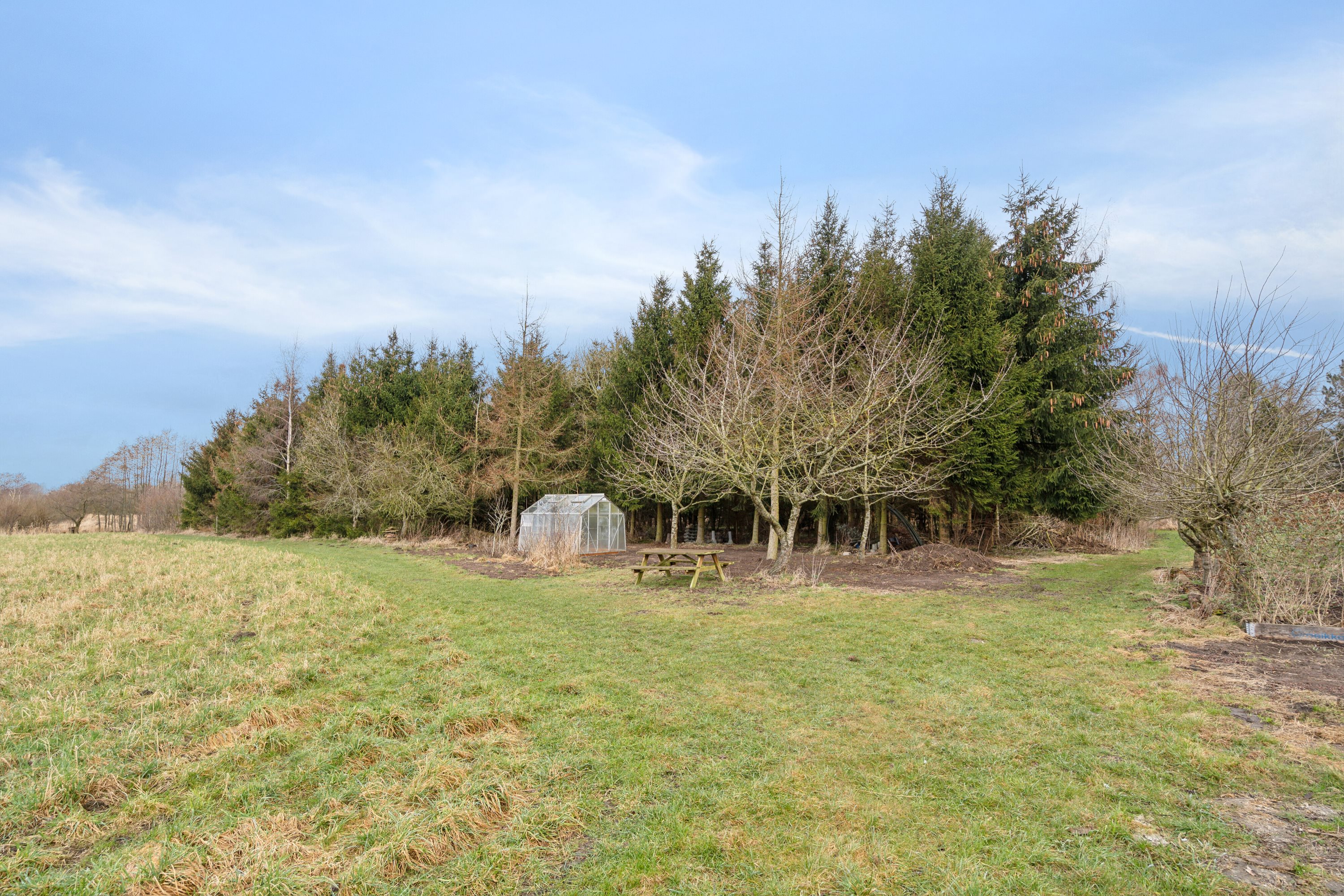 Fremhævet set fra haven billede i fuldskærmstilstand. Billede af Skovgyden 53, Ørritslev Skov, 5450 Otterup