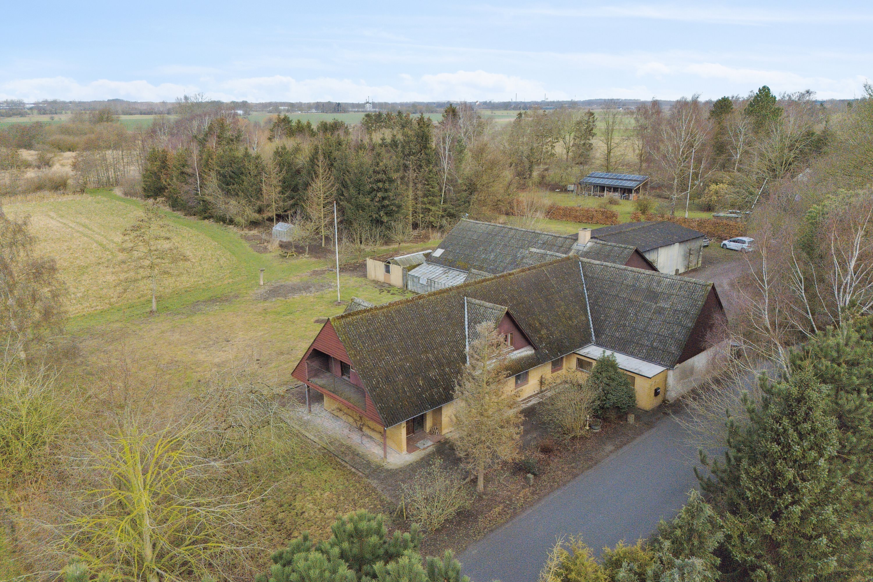 Fremhævet set fra vejen billede i fuldskærmstilstand. Billede af Skovgyden 53, Ørritslev Skov, 5450 Otterup