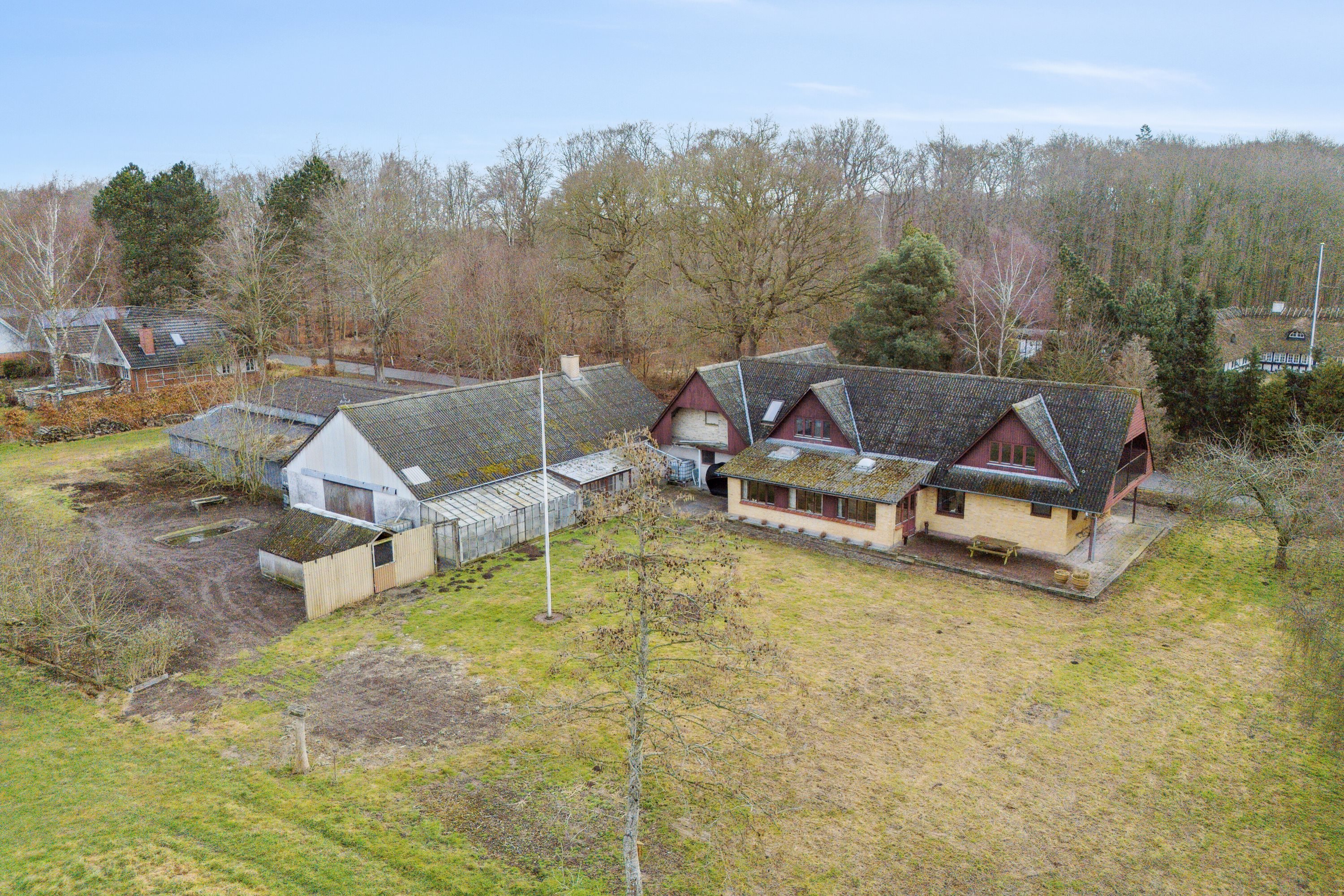 Fremhævet set fra haven billede i fuldskærmstilstand. Billede af Skovgyden 53, Ørritslev Skov, 5450 Otterup