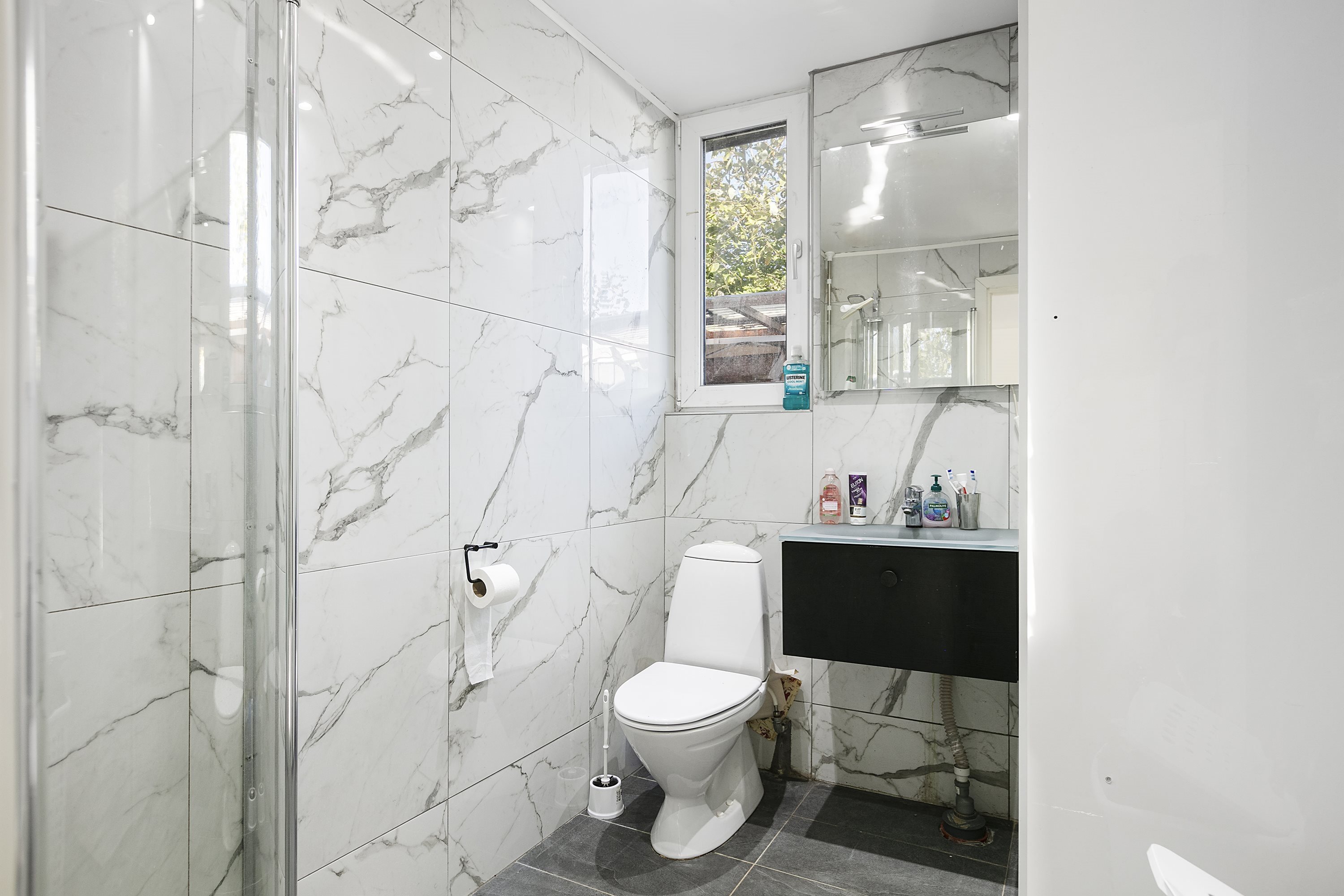 Miniaturebillede 2: badeværelse. Billede af Pilegårdens Haveby 17, 2860 Søborg