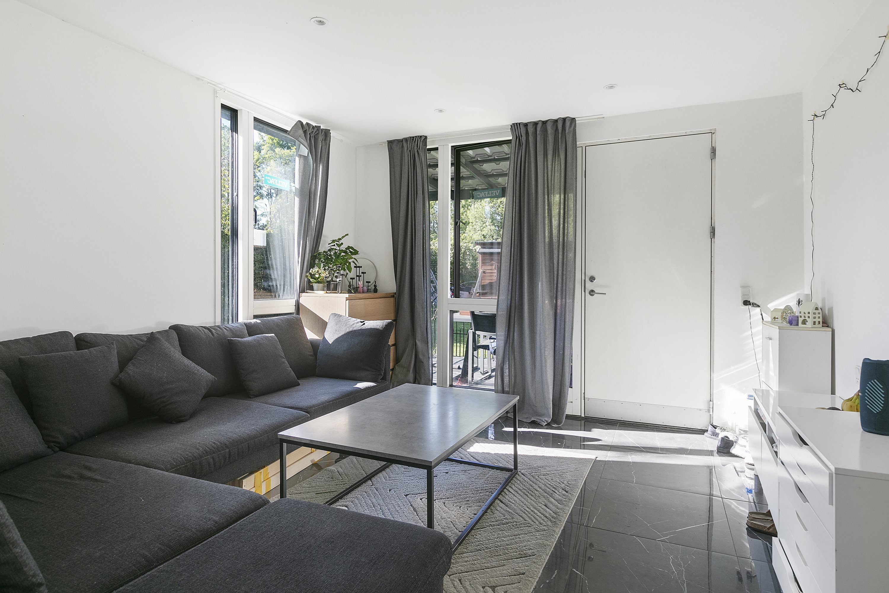 Fremhævet stue billede i fuldskærmstilstand. Billede af Pilegårdens Haveby 17, 2860 Søborg