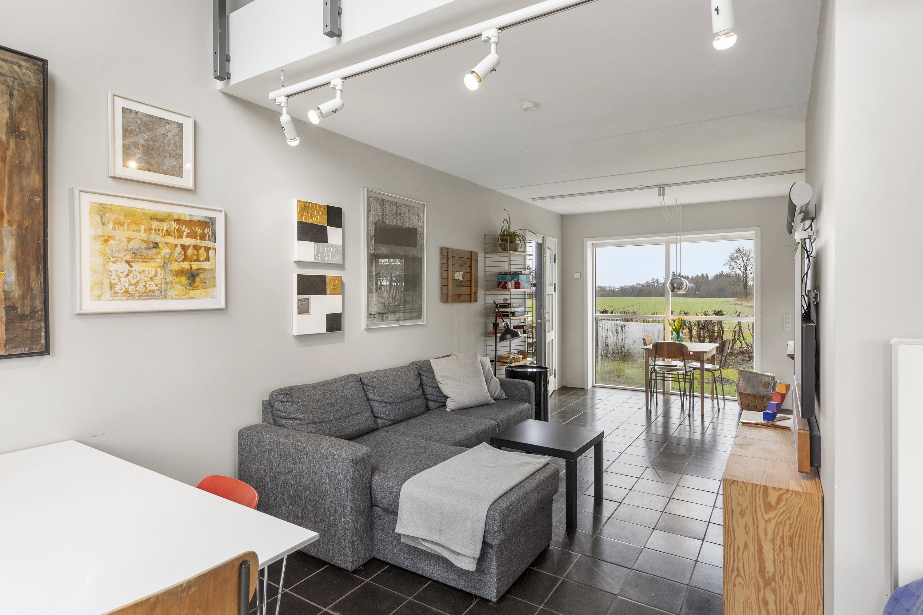 Fremhævet stue billede i fuldskærmstilstand. Billede af Elkærvej 6, Tversted, 9881 Bindslev