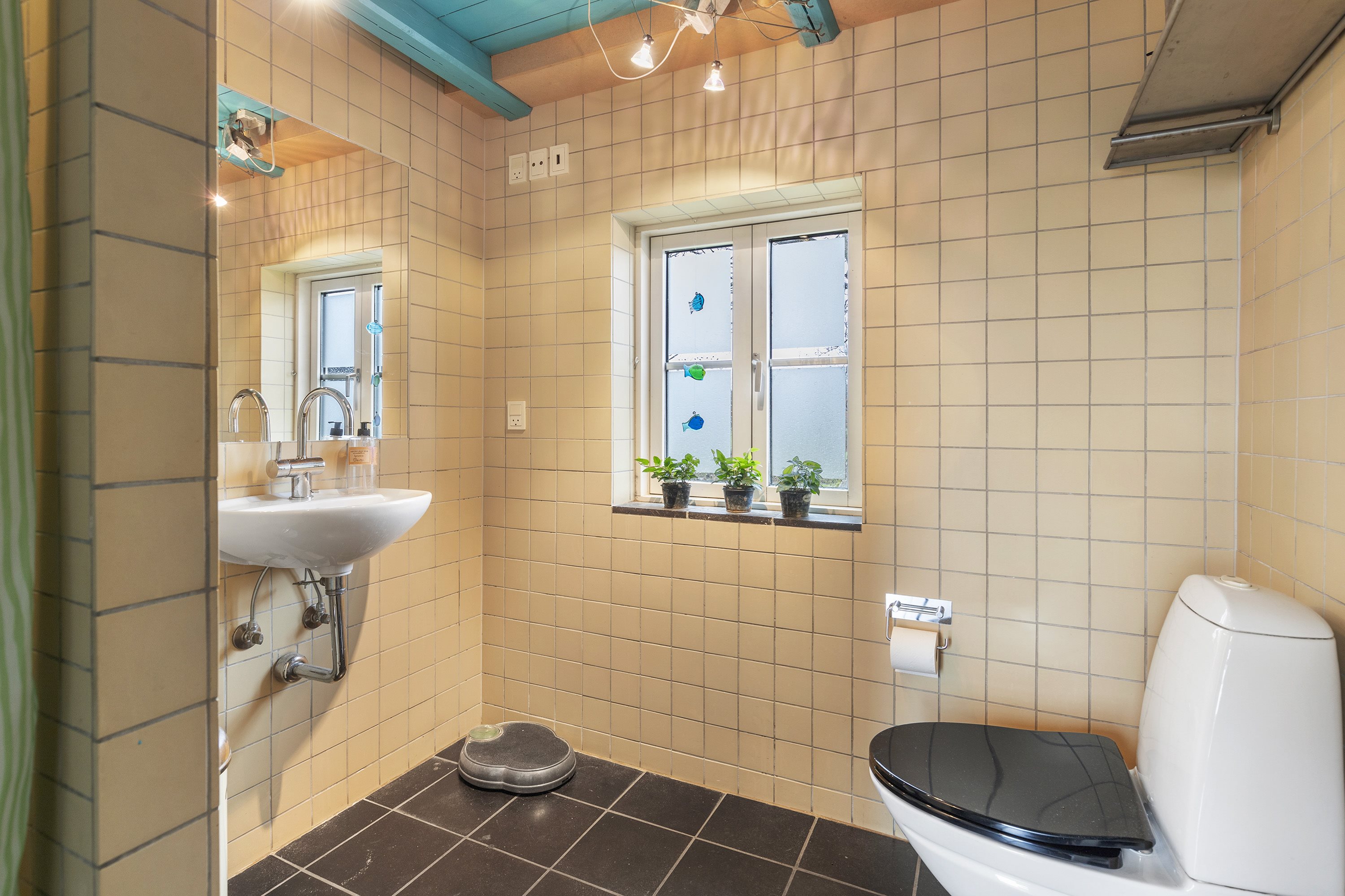 Fremhævet badeværelse billede i fuldskærmstilstand. Billede af Elkærvej 6, Tversted, 9881 Bindslev