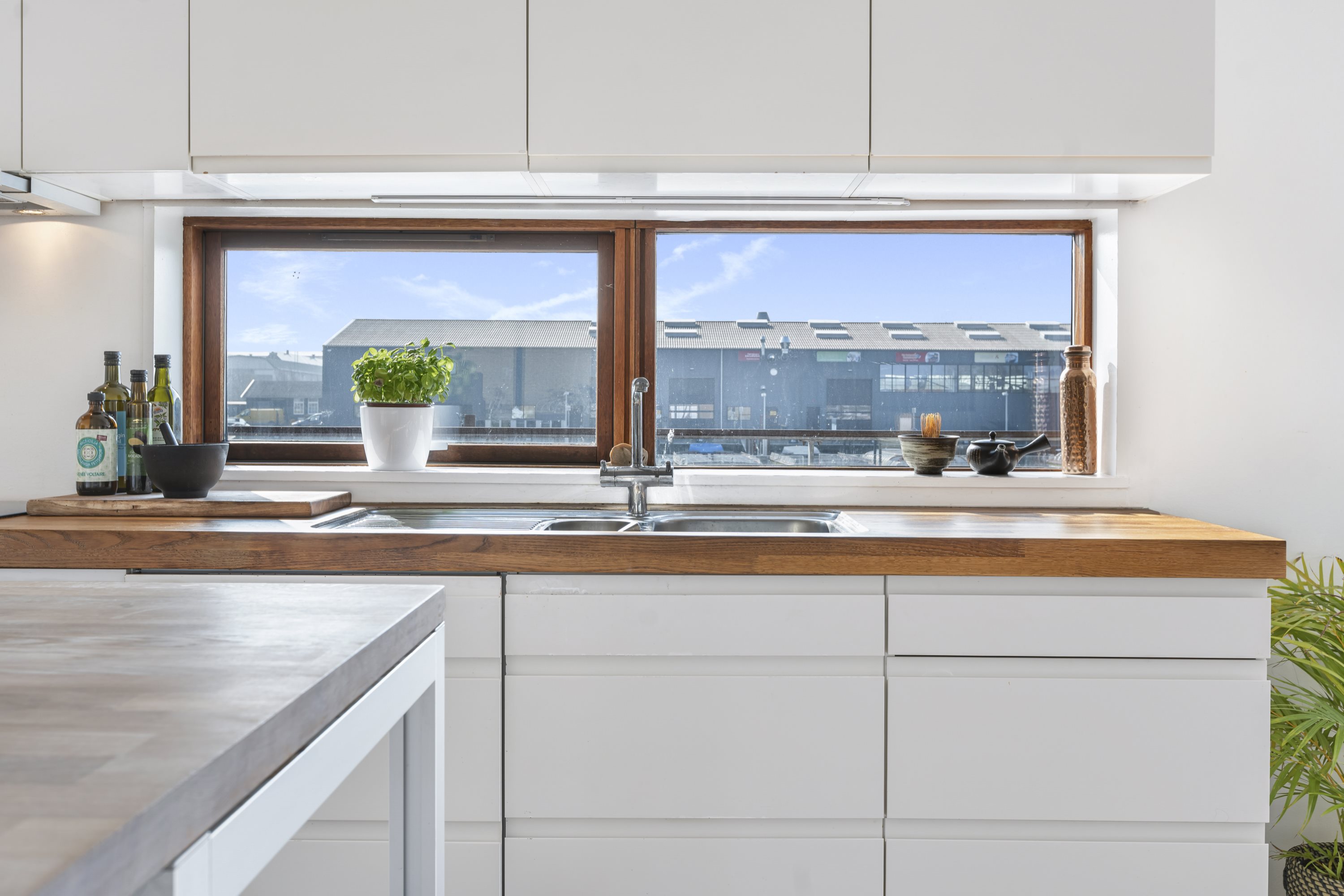 Fremhævet køkken billede i fuldskærmstilstand. Billede af William Wains Gade 13A, 1432 København K