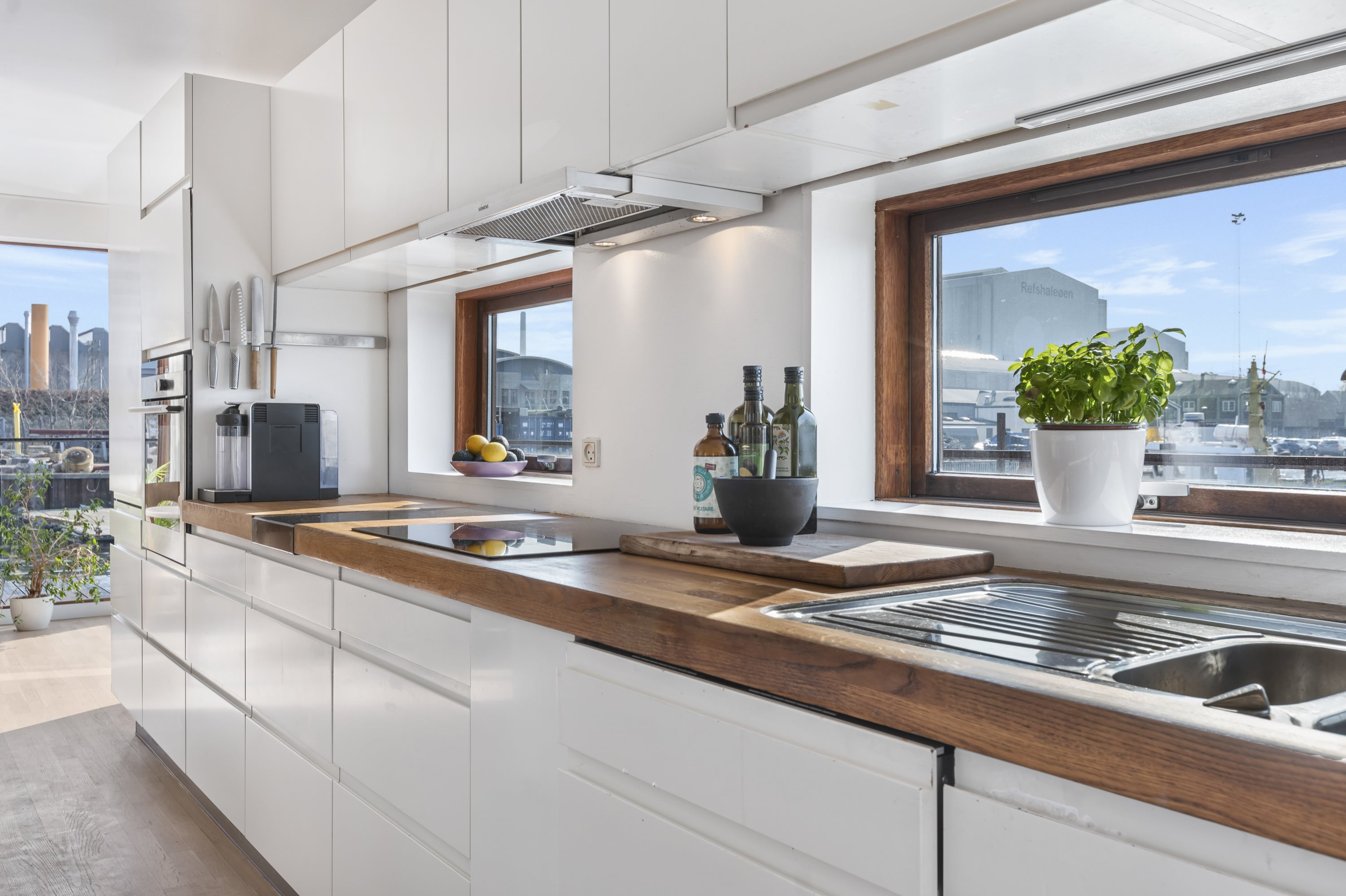 Fremhævet køkken billede i fuldskærmstilstand. Billede af William Wains Gade 13A, 1432 København K