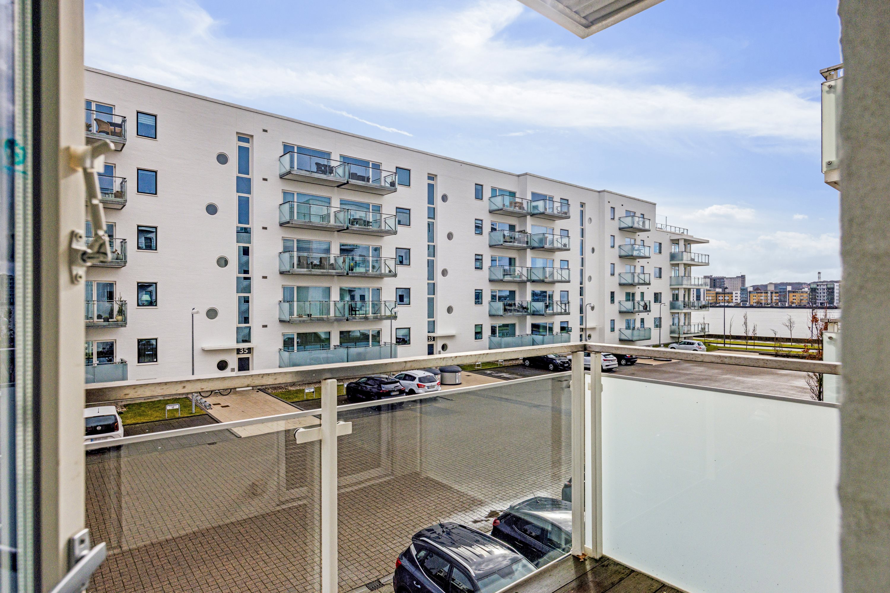 Fremhævet altan billede i fuldskærmstilstand. Billede af Carl Klitgaards Vej 25, 1. tv., 9400 Nørresundby