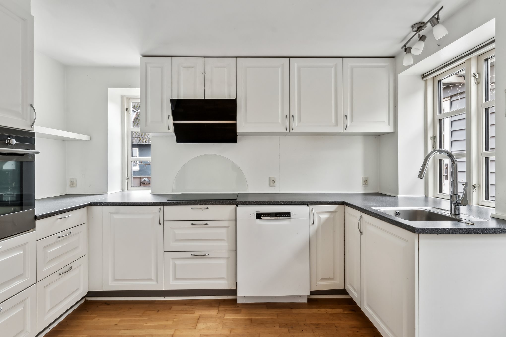 Fremhævet køkken billede i fuldskærmstilstand. Billede af P. Kornings Vej 10, 8960 Randers SØ