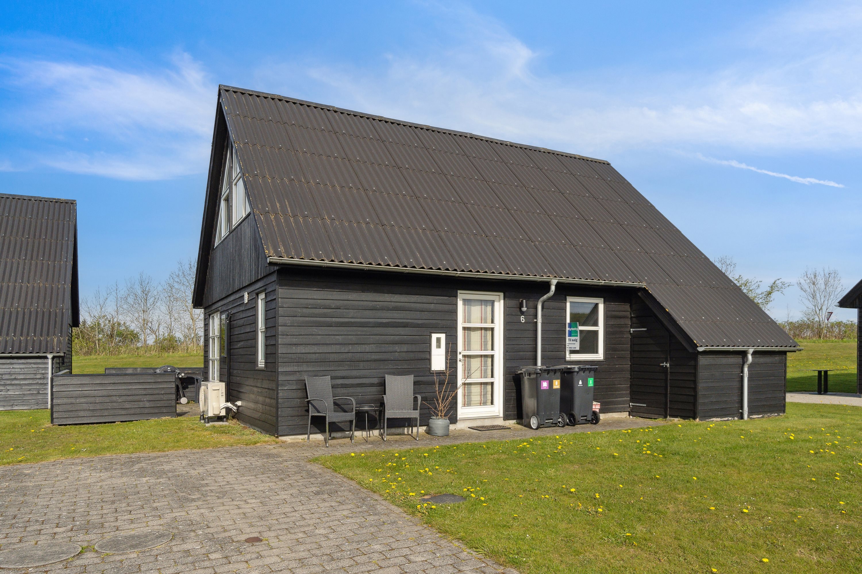 Fremhævet set fra vejen billede i fuldskærmstilstand. Billede af Golfvænget 6, Gatten, 9640 Farsø